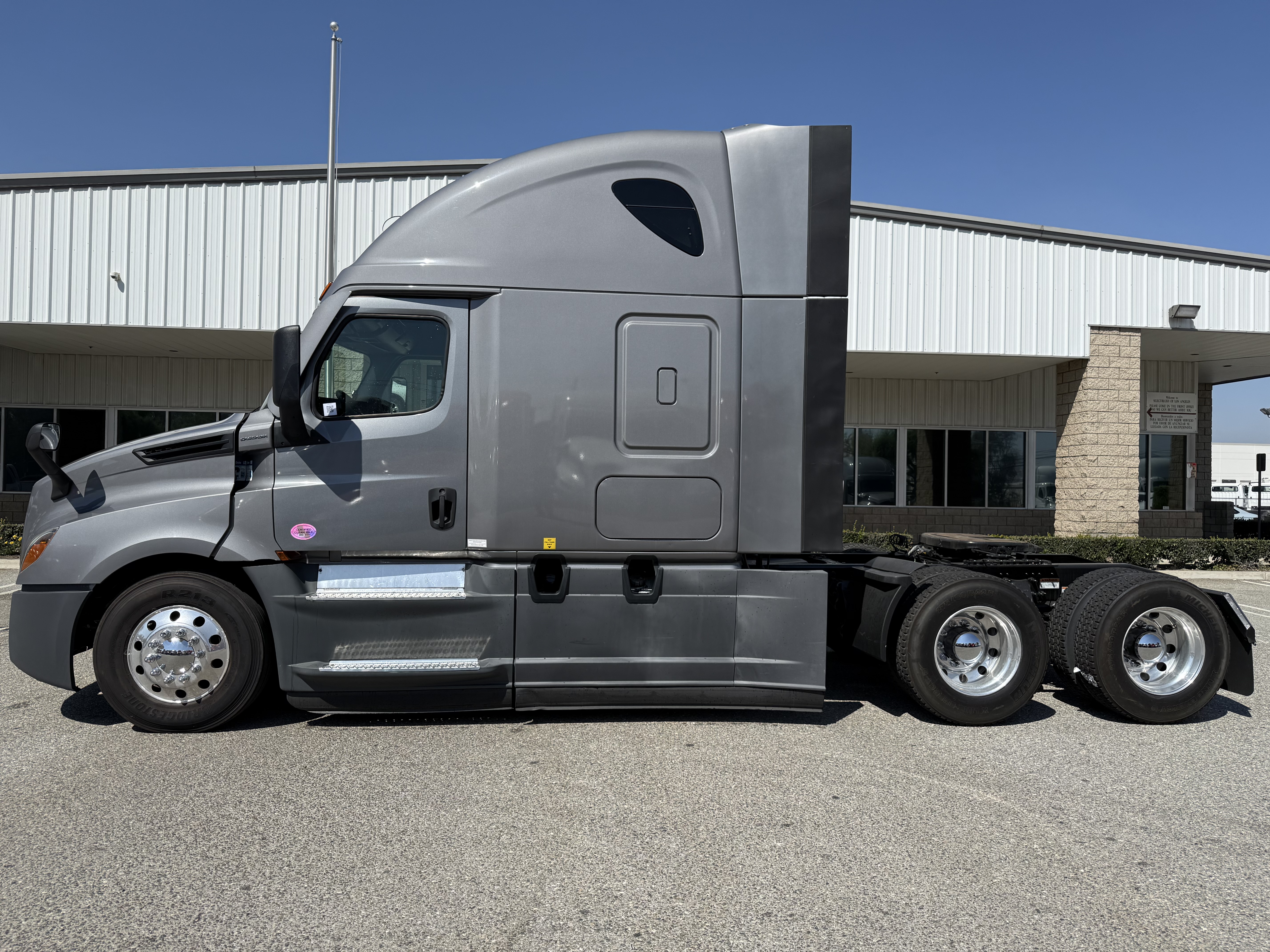 2021 FREIGHTLINER CASCADIA 126SLP - image 2