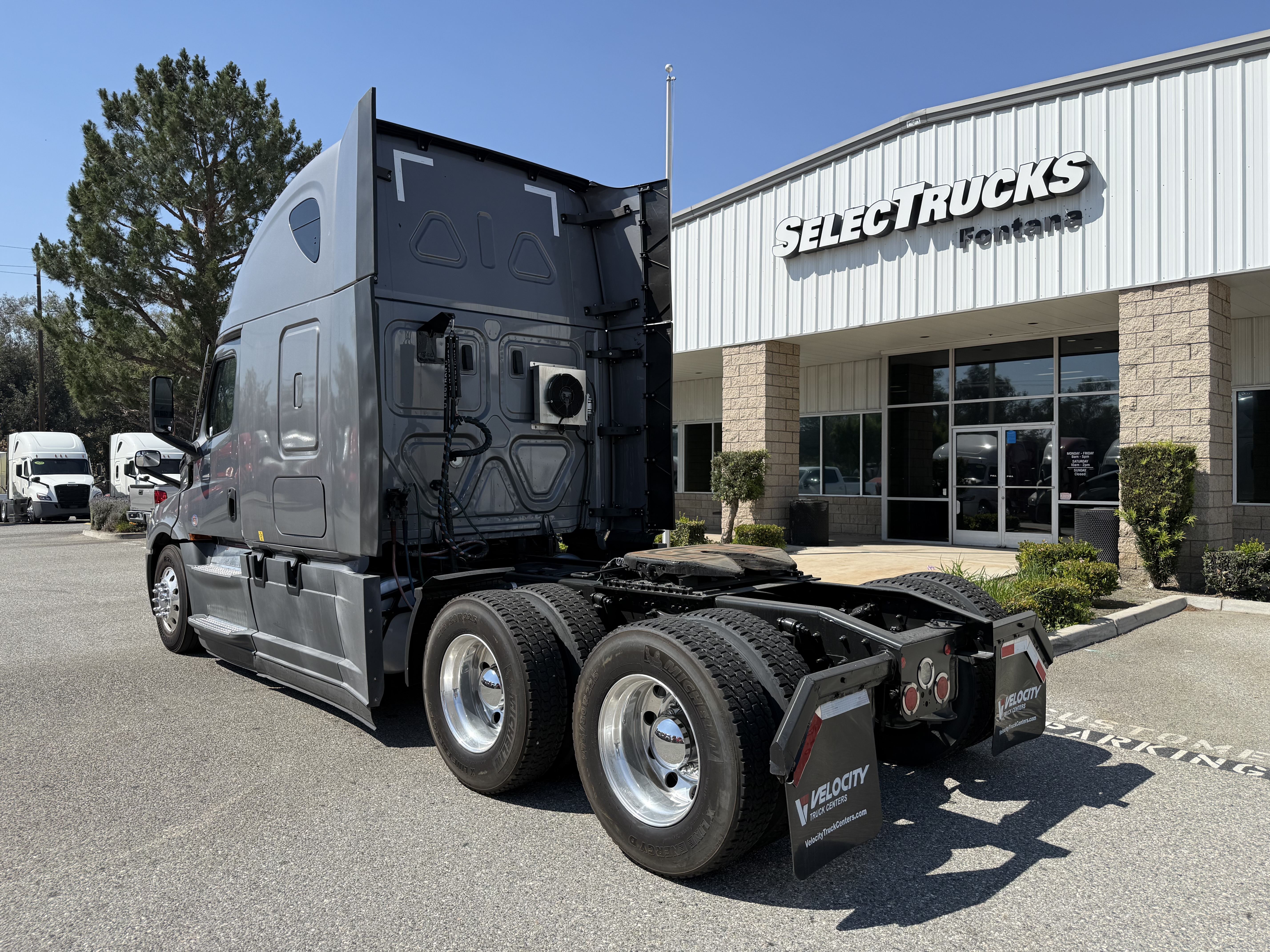 2021 FREIGHTLINER CASCADIA 126SLP - image 3