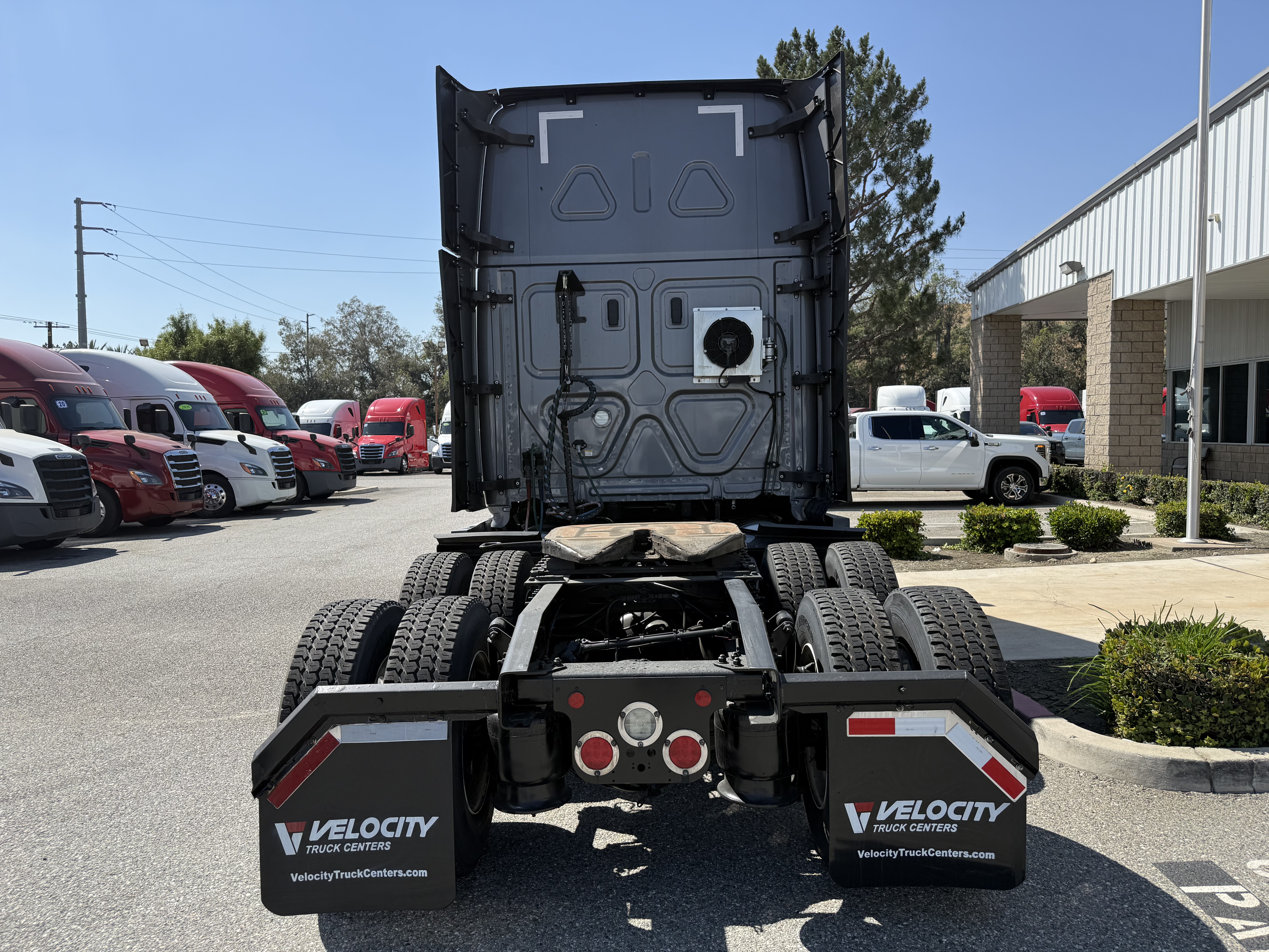 2021 FREIGHTLINER CASCADIA 126SLP - image 4