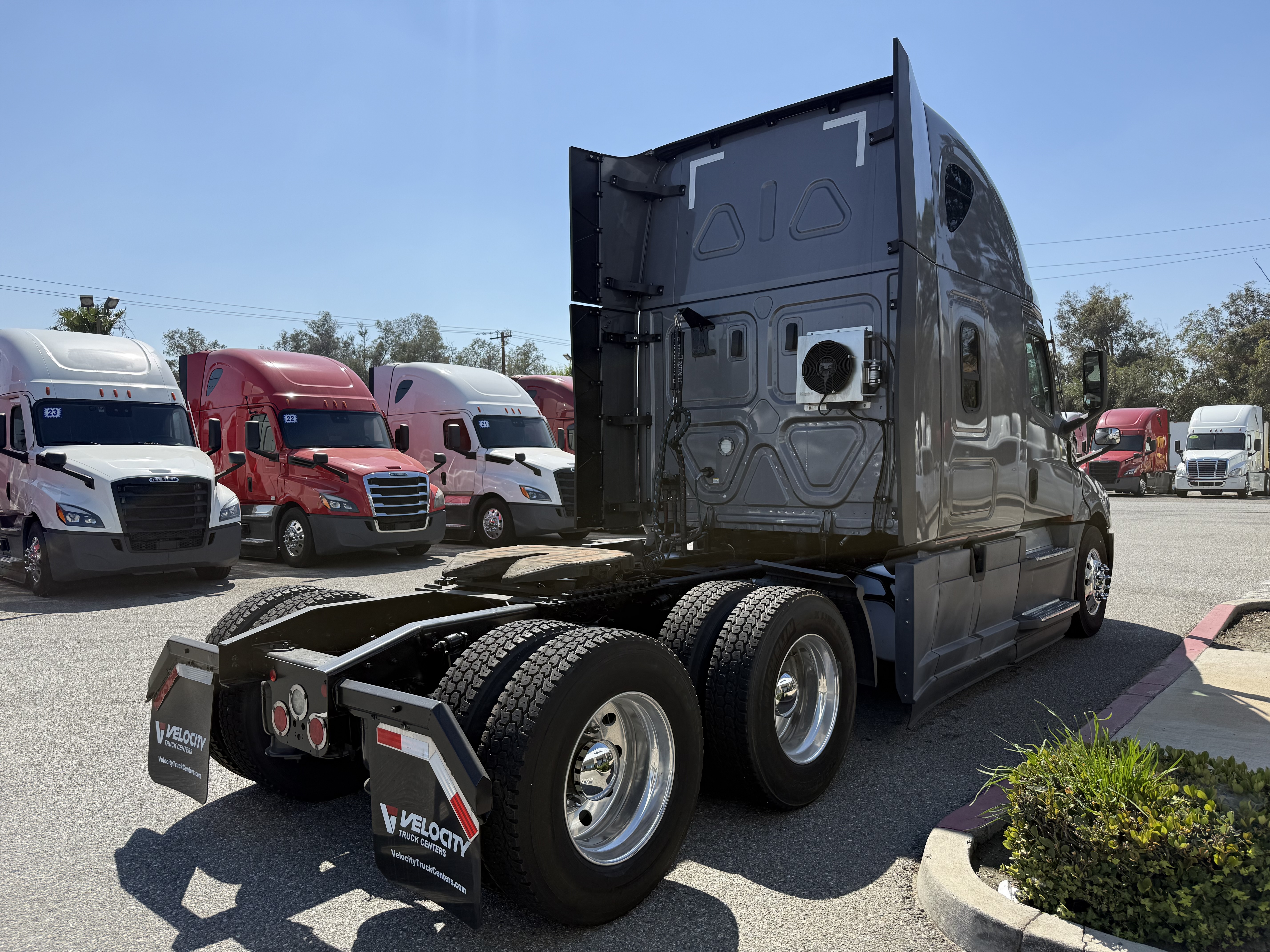 2021 FREIGHTLINER CASCADIA 126SLP - image 6
