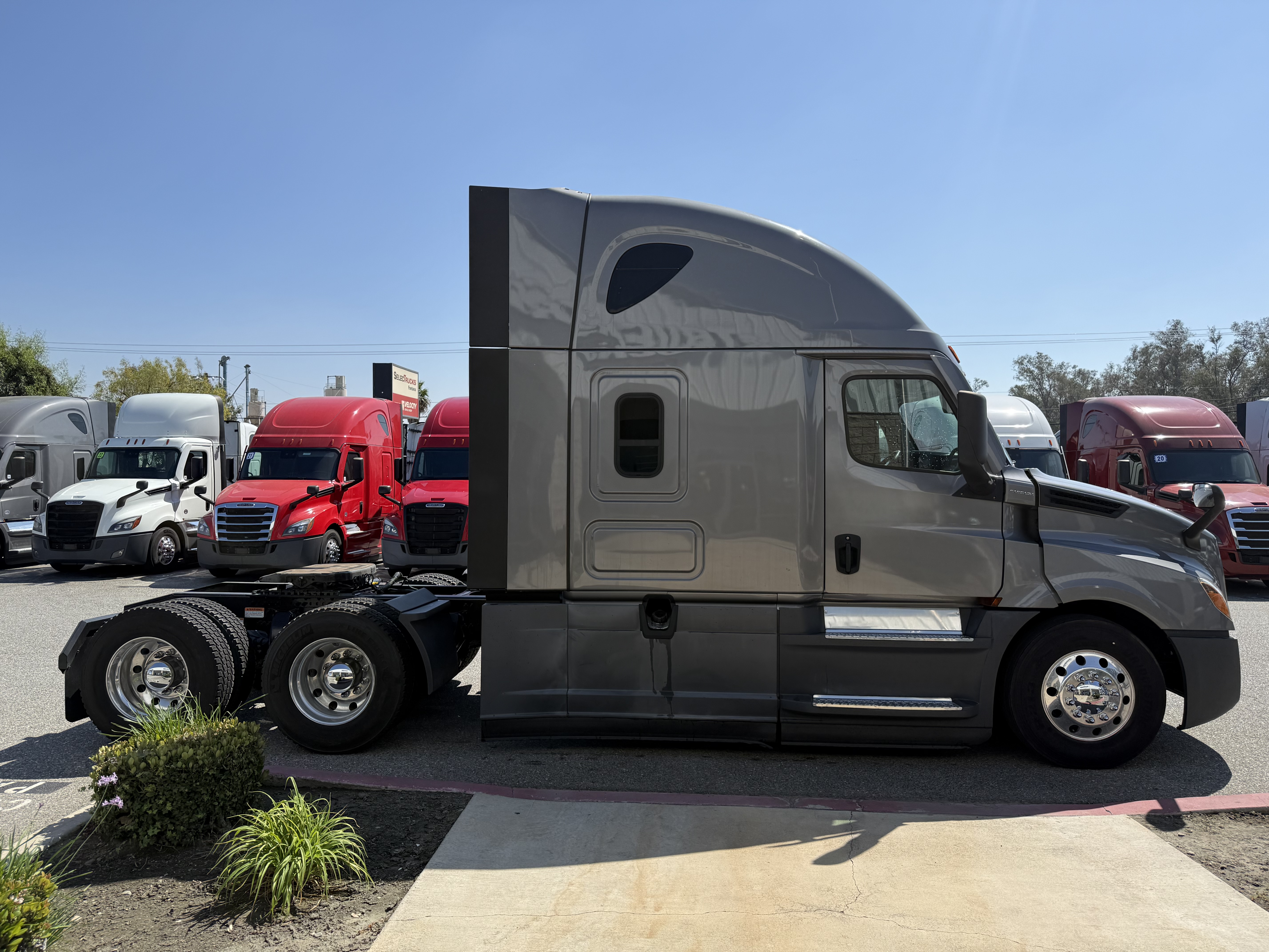 2021 FREIGHTLINER CASCADIA 126SLP - image 7
