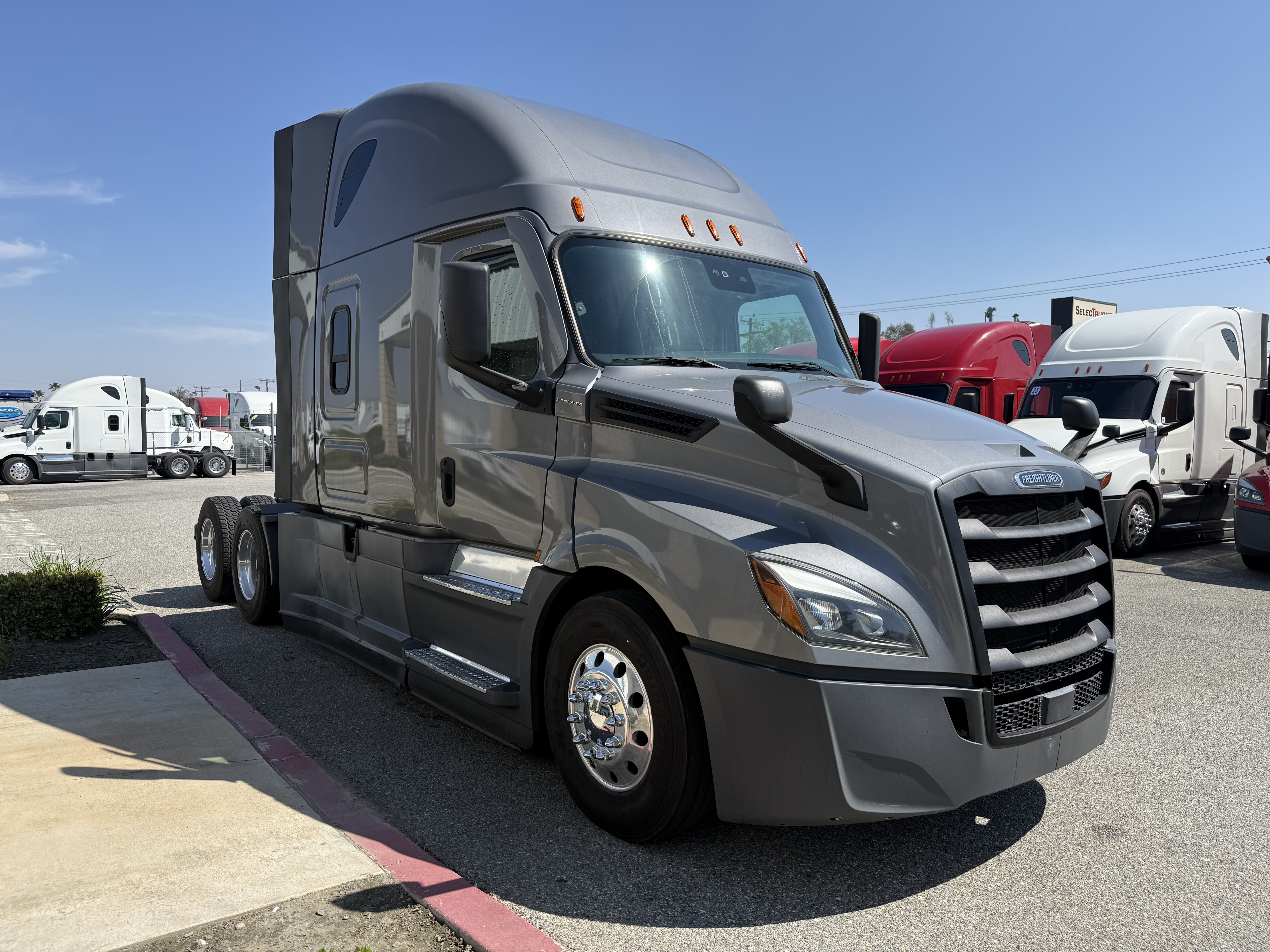 2021 FREIGHTLINER CASCADIA 126SLP - image 8