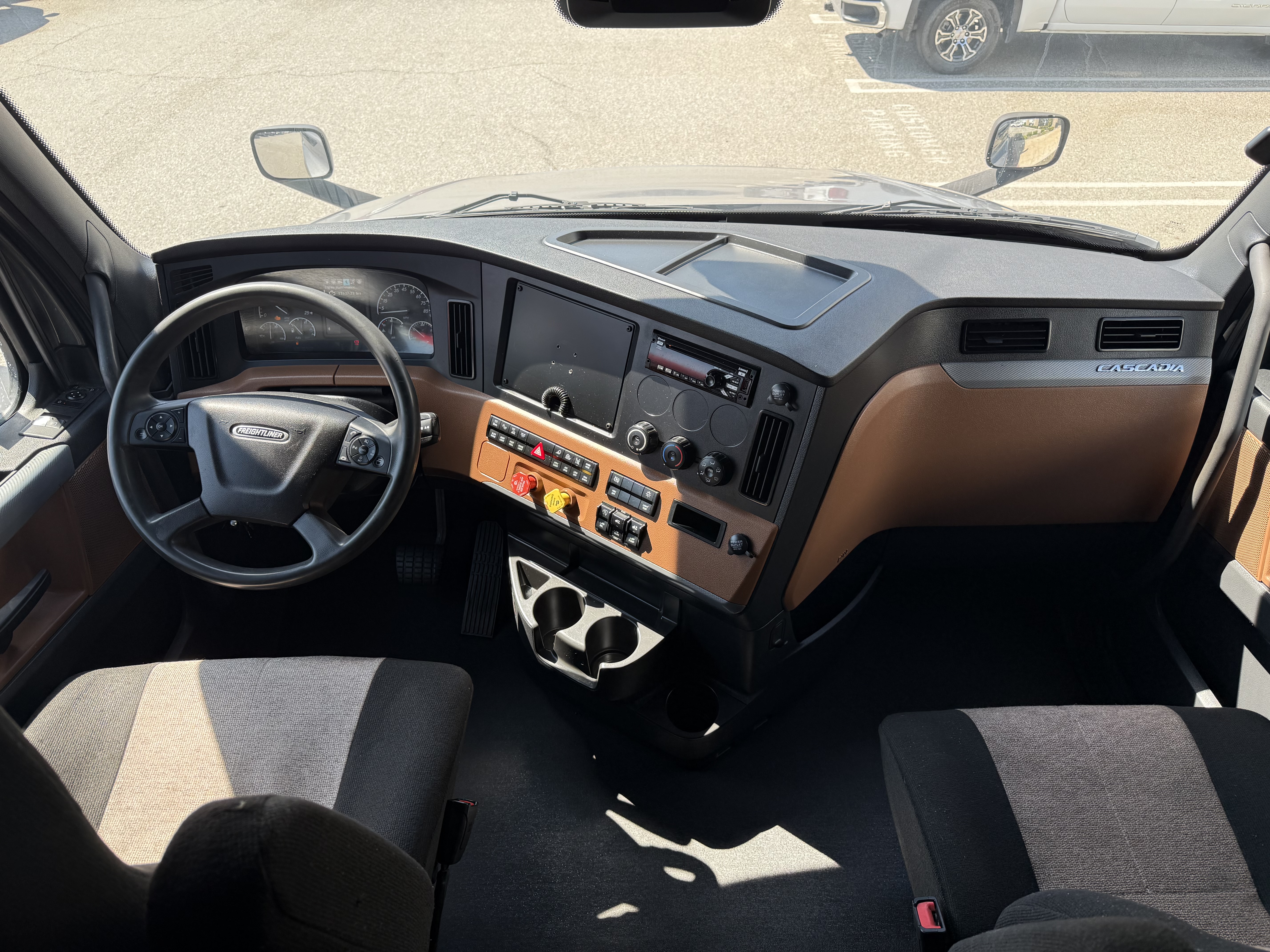 2021 FREIGHTLINER CASCADIA 126SLP - image 17