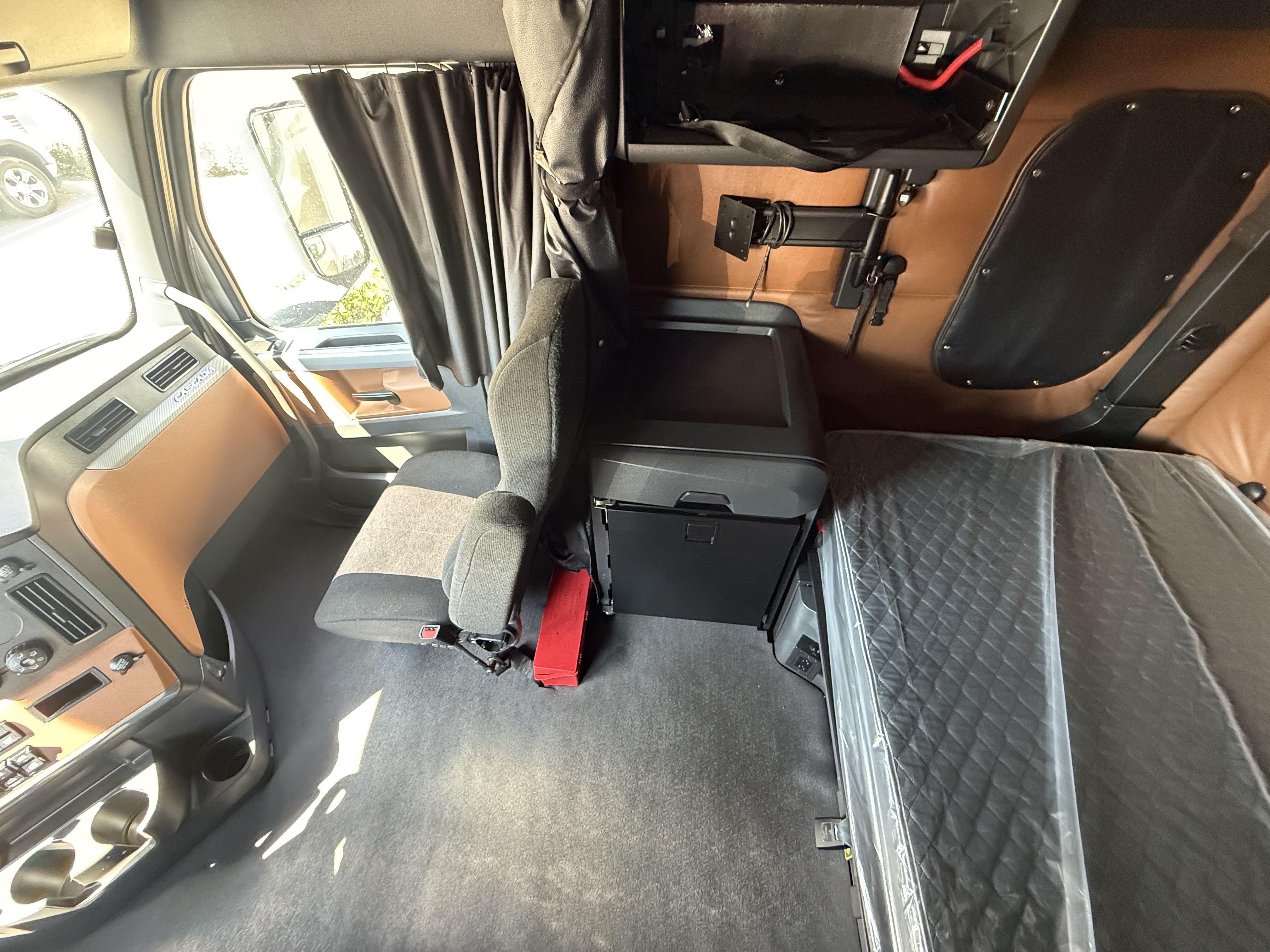 2021 FREIGHTLINER CASCADIA 126SLP - image 19