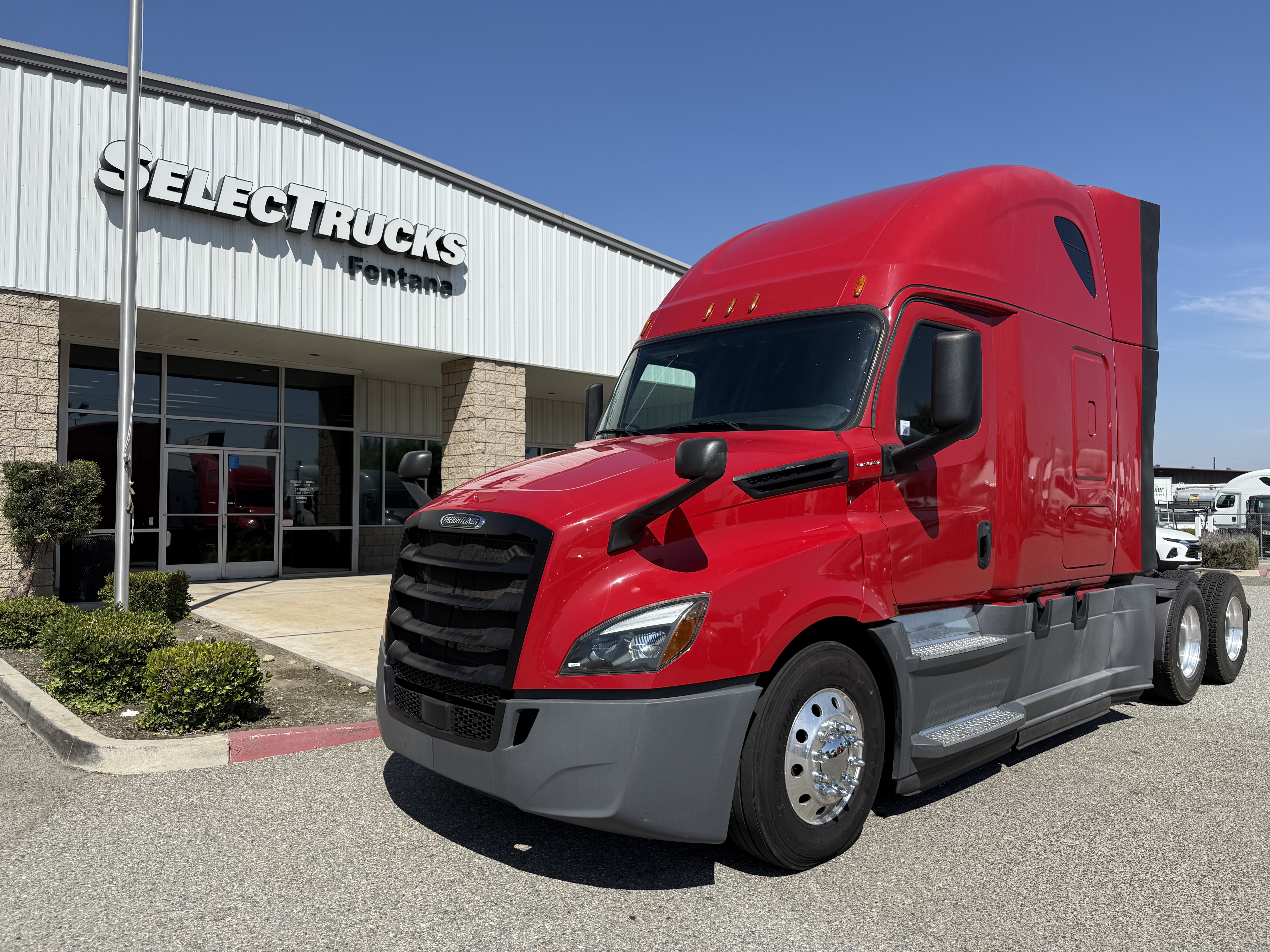 2020 FREIGHTLINER CASCADIA 126SLP - image 1