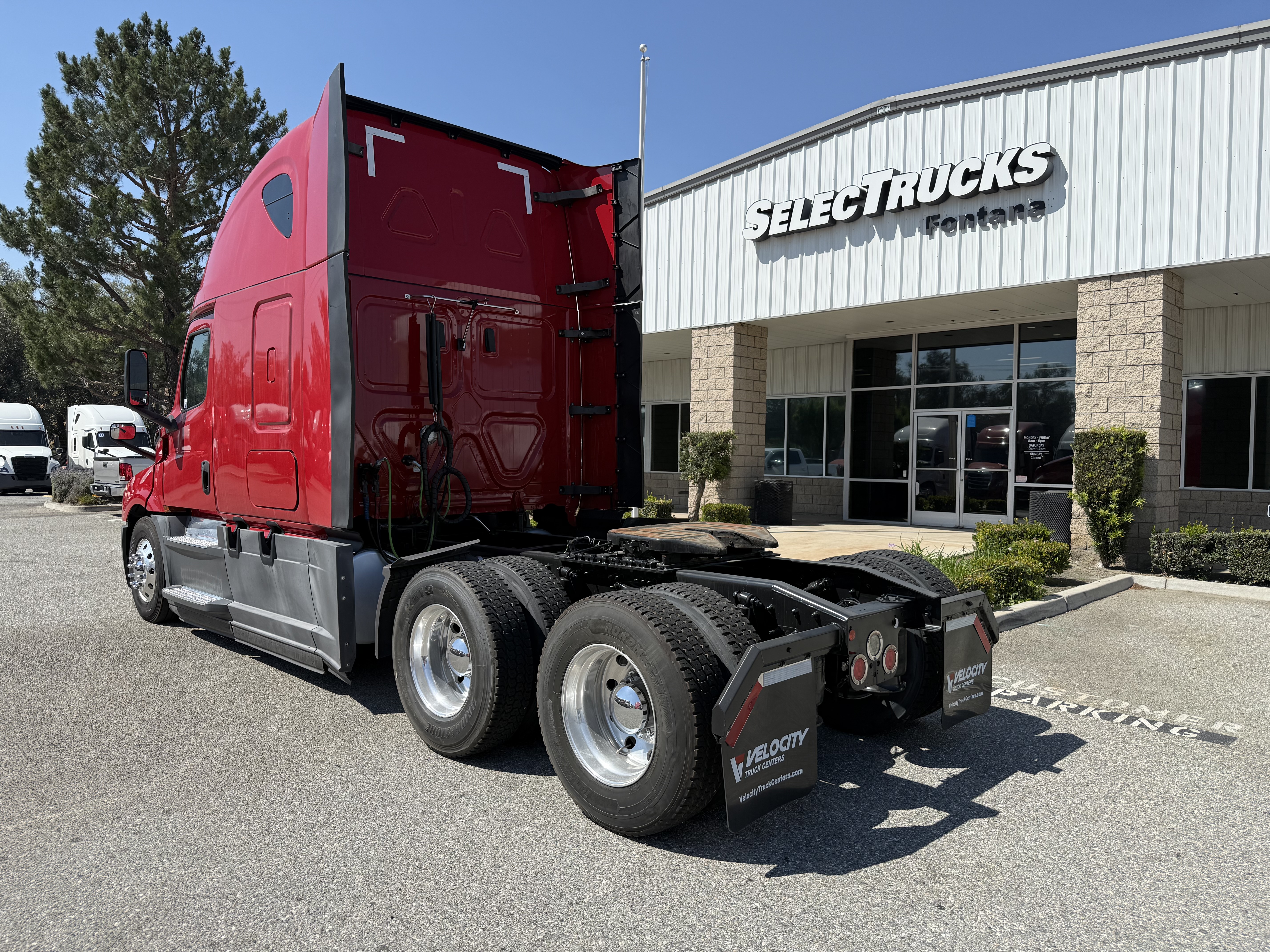 2020 FREIGHTLINER CASCADIA 126SLP - image 4