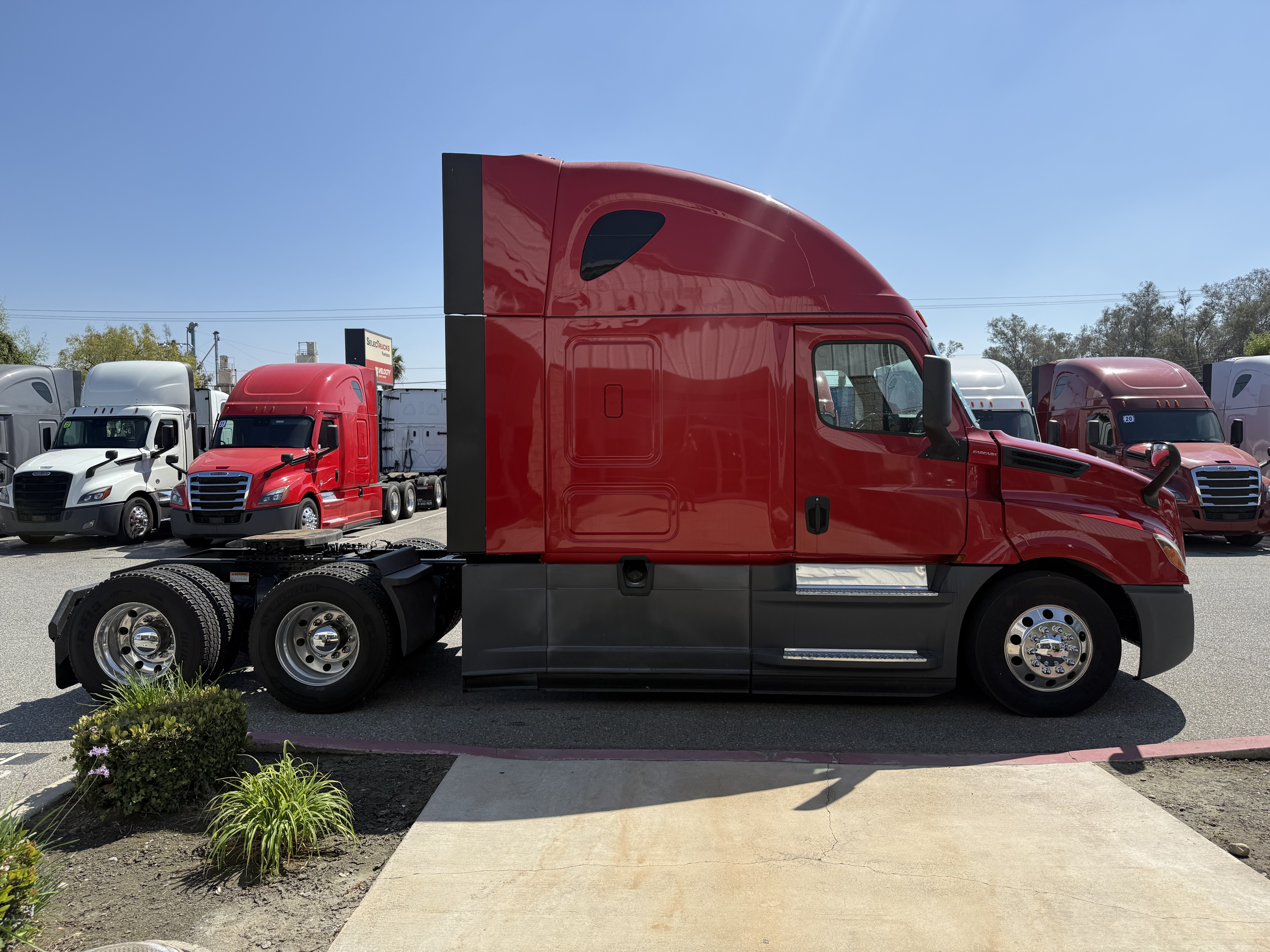 2020 FREIGHTLINER CASCADIA 126SLP - image 7