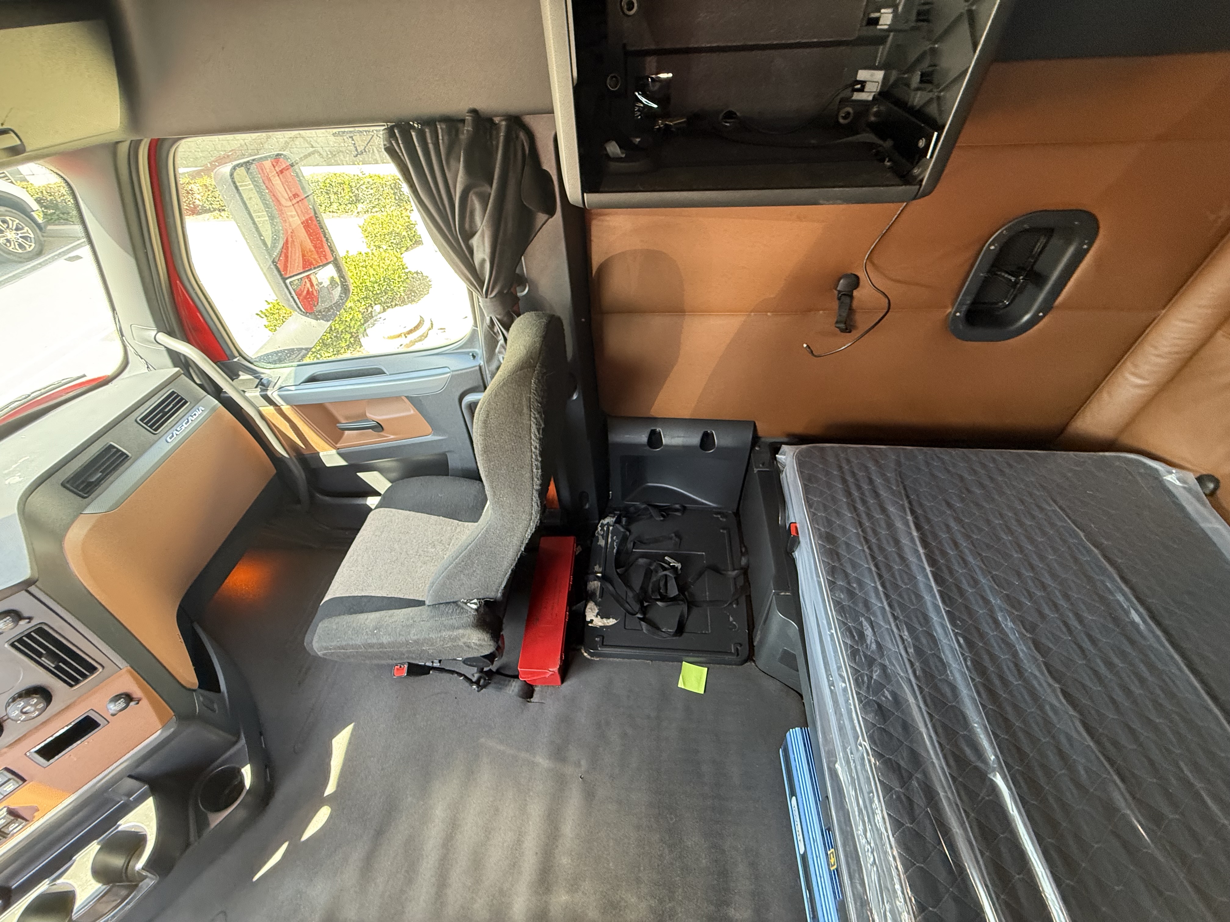 2020 FREIGHTLINER CASCADIA 126SLP - image 18