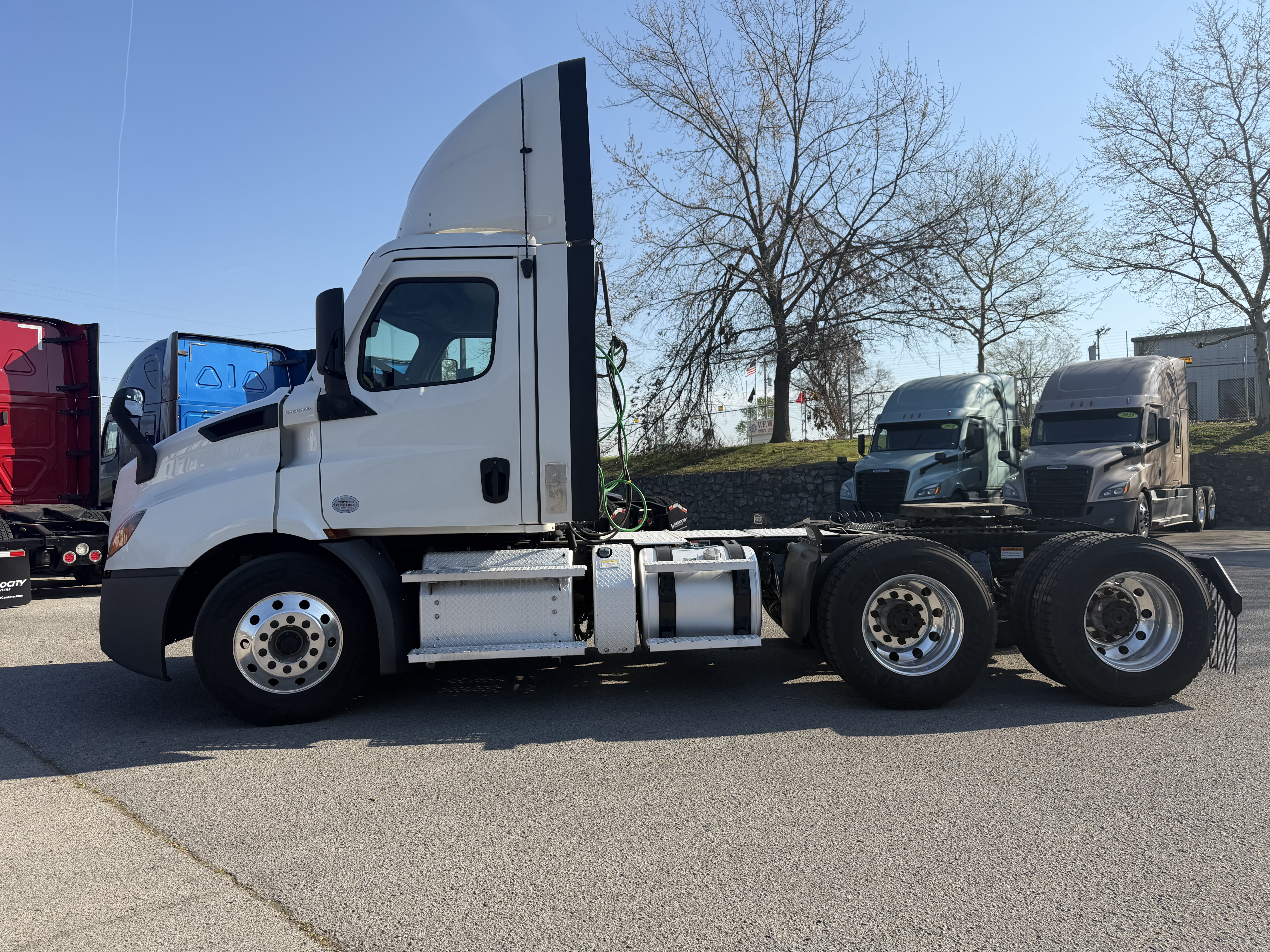 2021 FREIGHTLINER CASCADIA 116DC - image 2