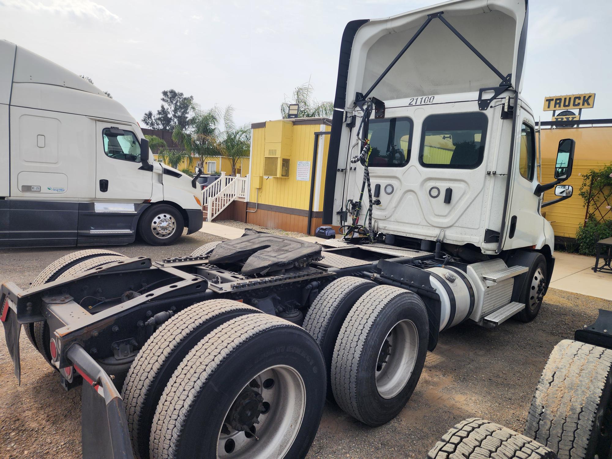 2021 FREIGHTLINER CASCADIA 116DC - image 5