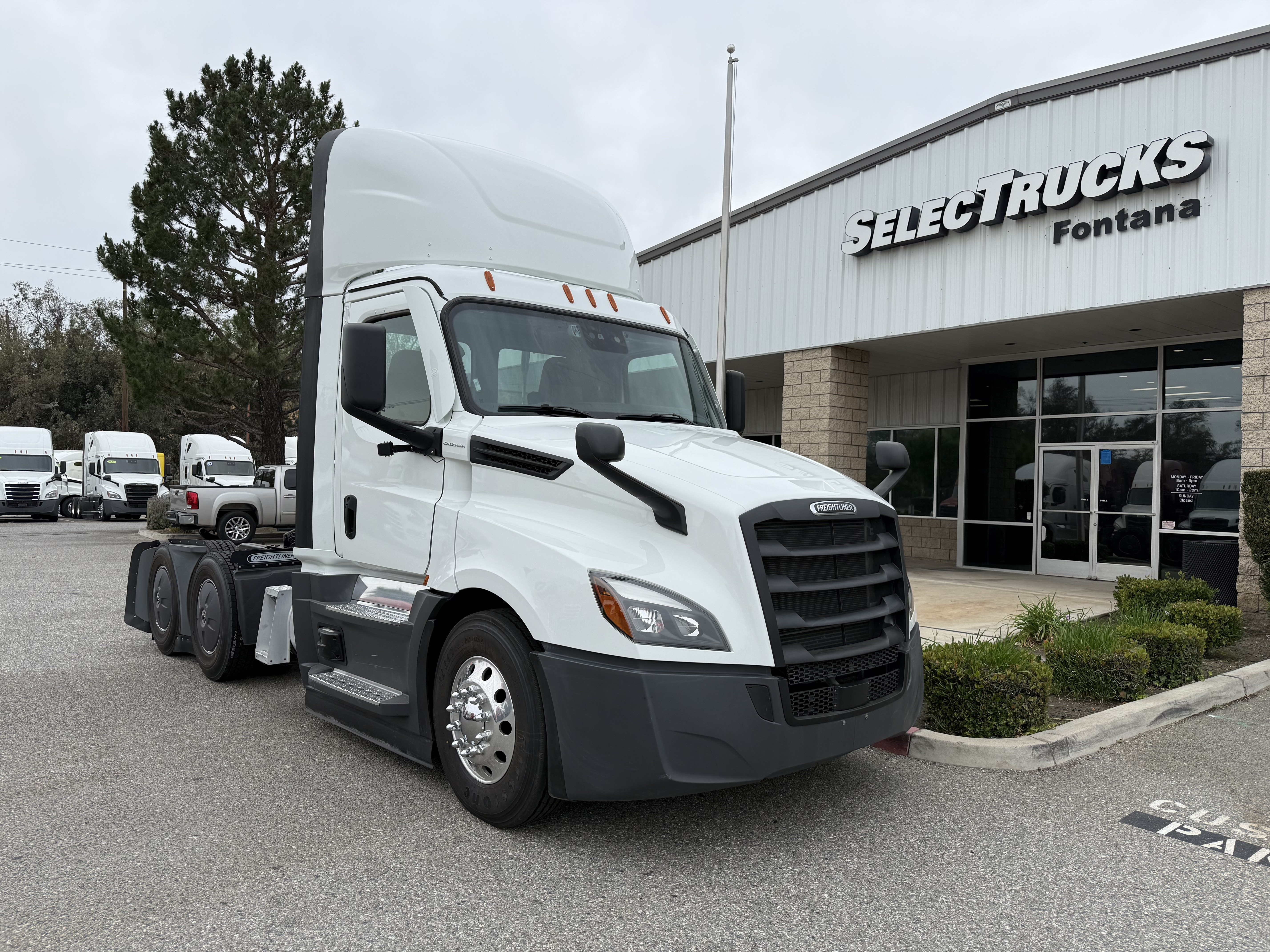 2024 FREIGHTLINER CASCADIA 126DC - image 3