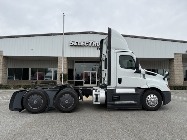FREIGHTLINER CASCADIA 126DC 2024