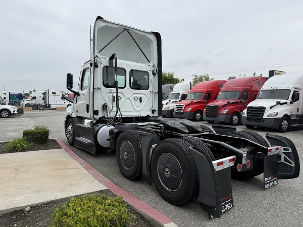 FREIGHTLINER CASCADIA 126DC 2024