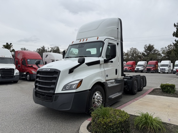 FREIGHTLINER CASCADIA 126DC 