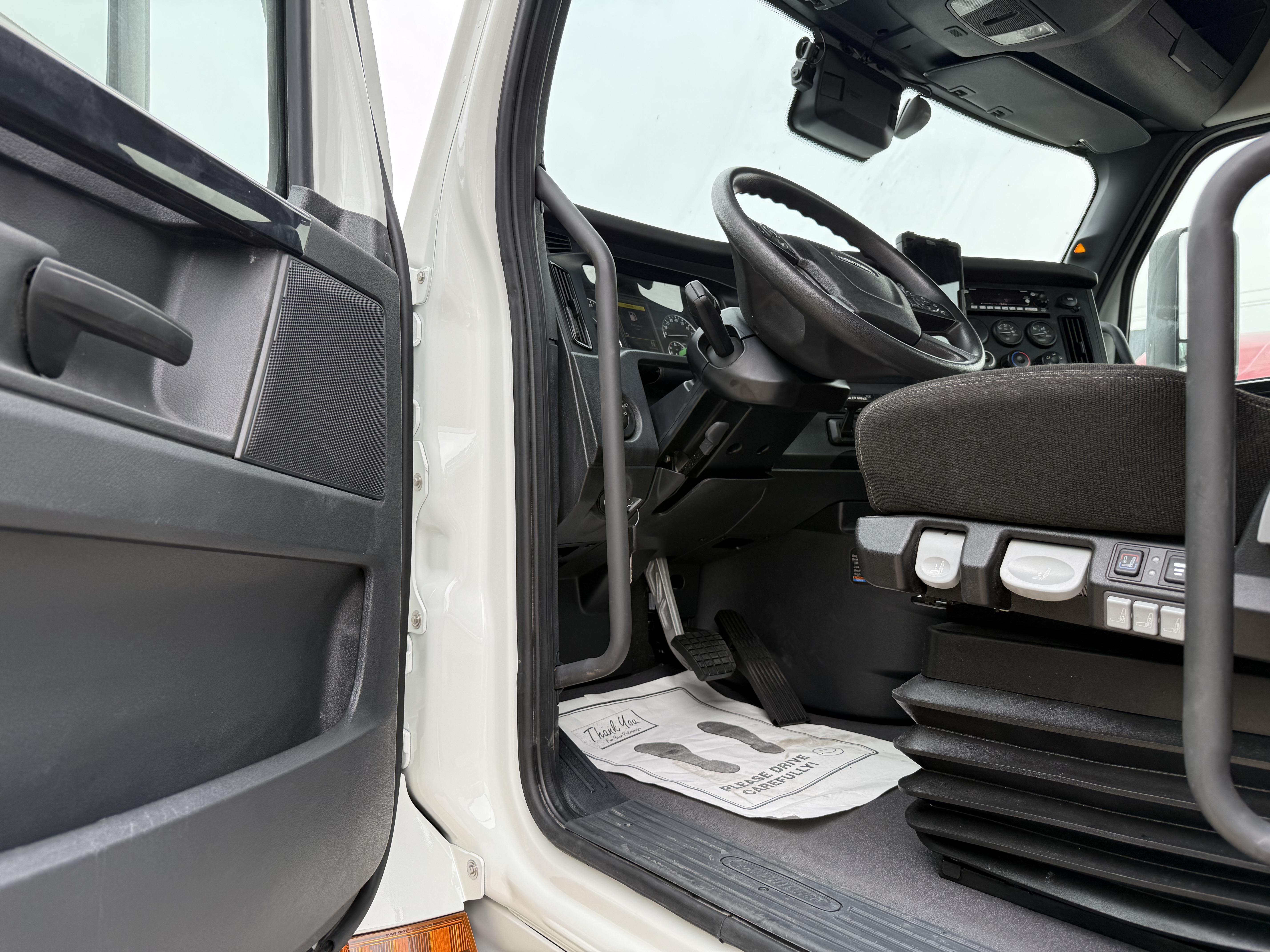 2024 FREIGHTLINER CASCADIA 126DC - image 17