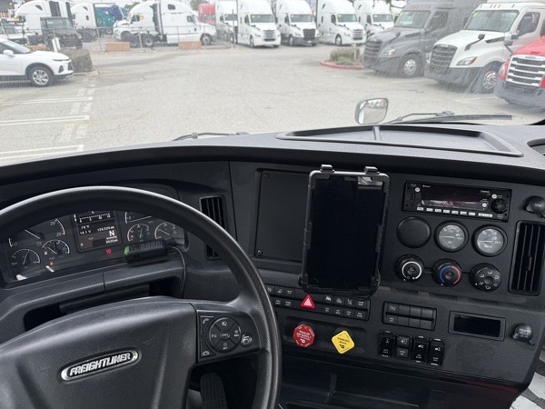 FREIGHTLINER CASCADIA 126DC 2024