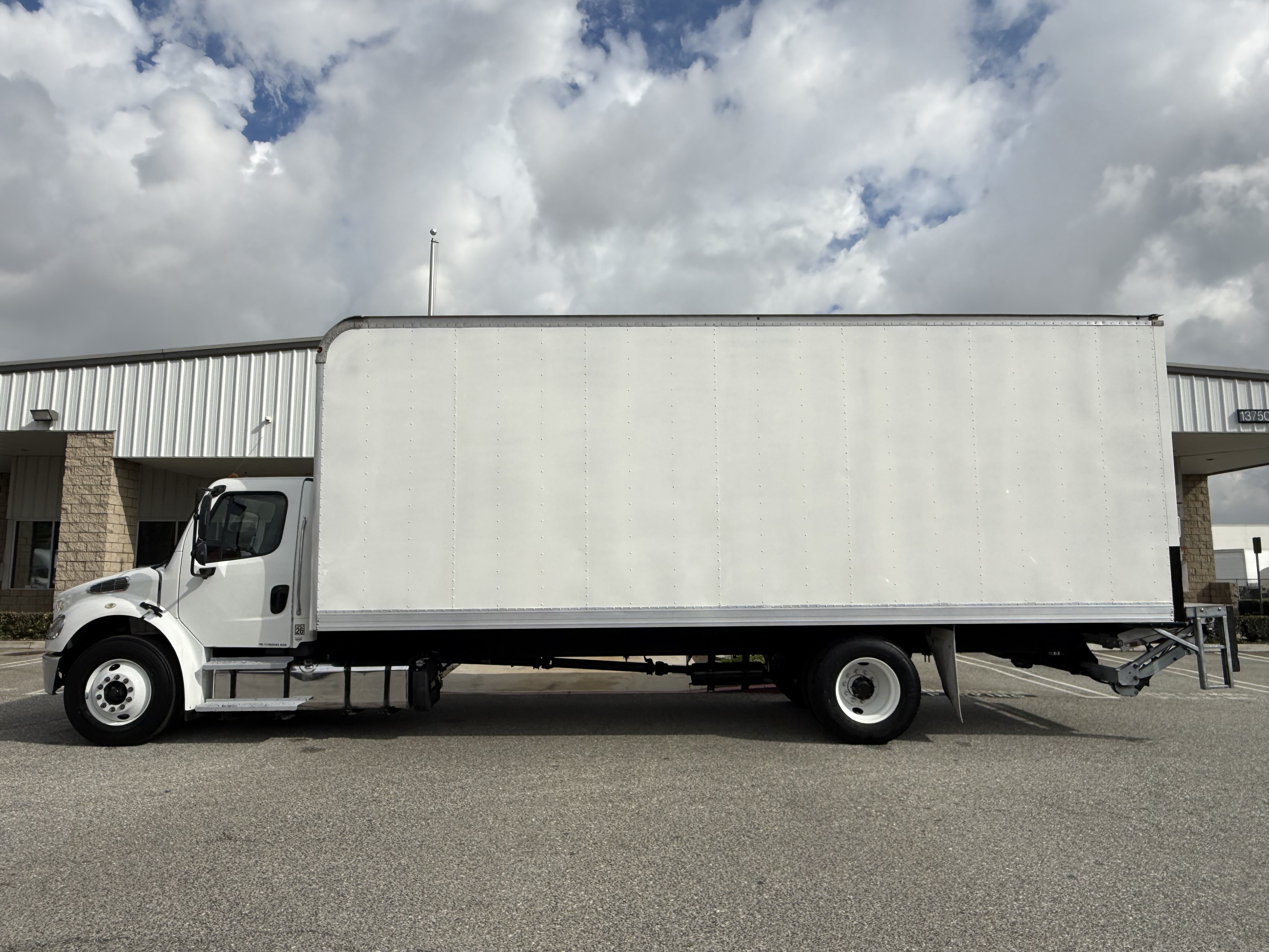 2019 FREIGHTLINER M2106 - image 3