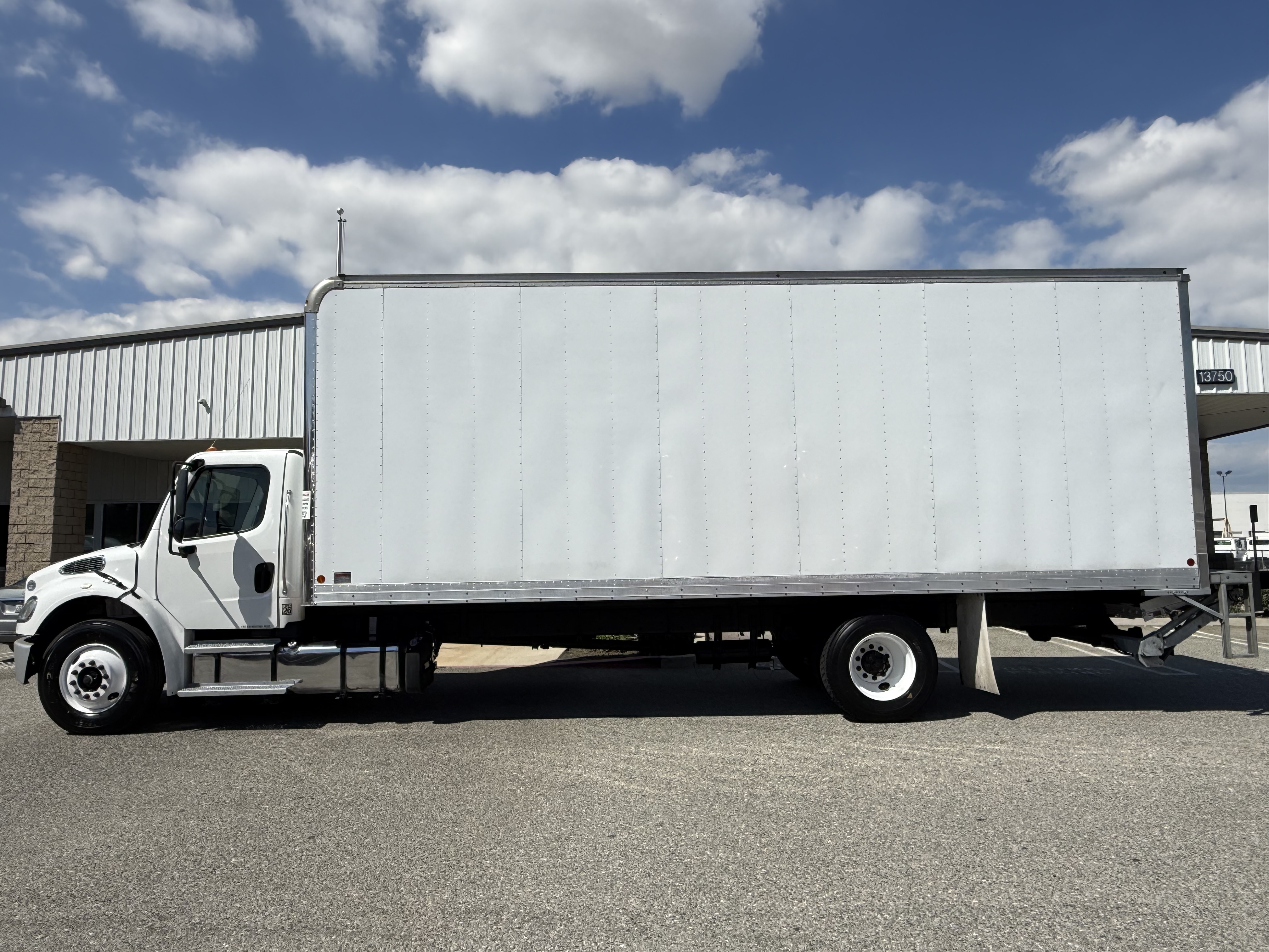 2019 FREIGHTLINER M2106 - image 2