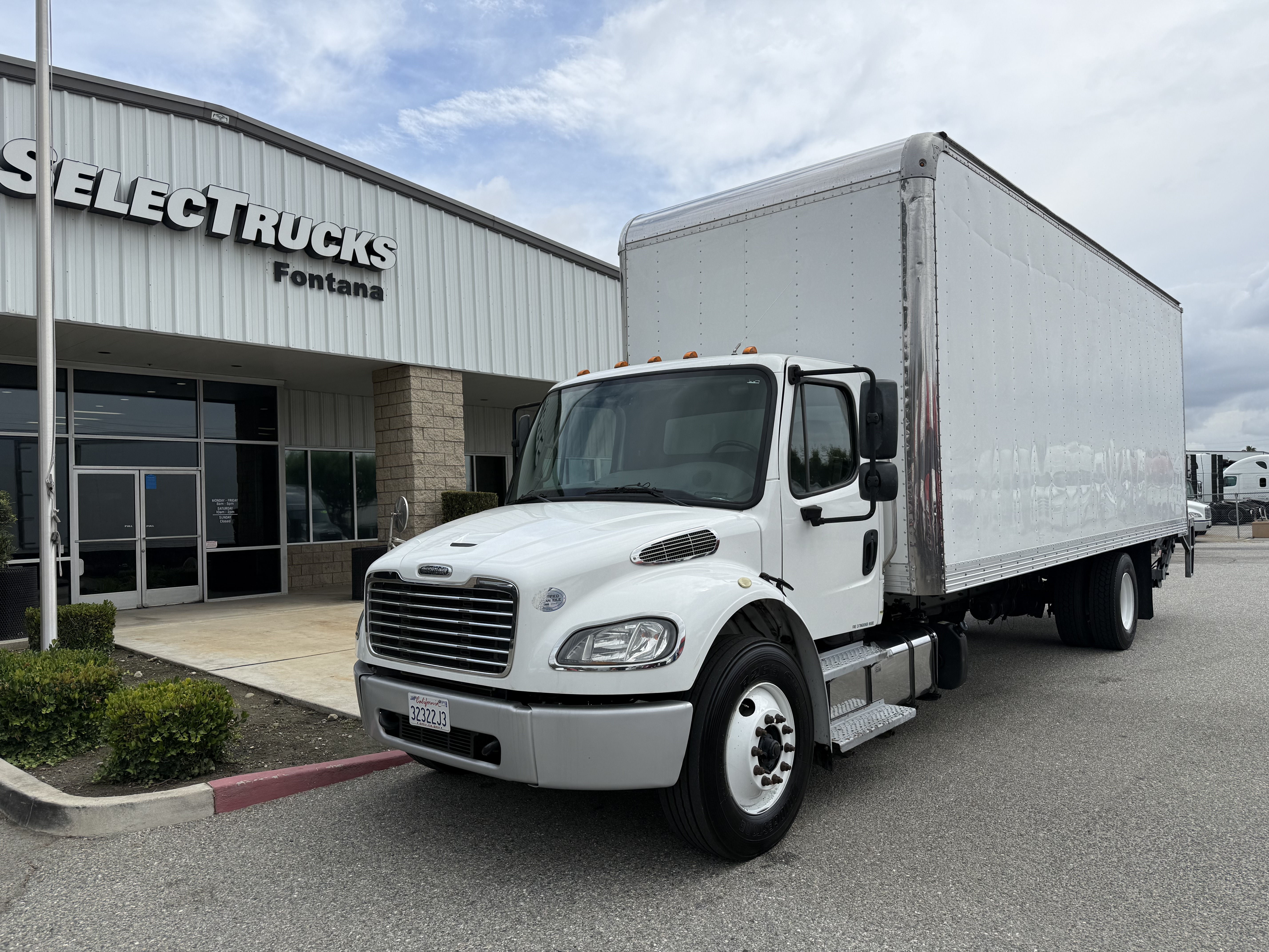 2019 FREIGHTLINER M2106 - image 2