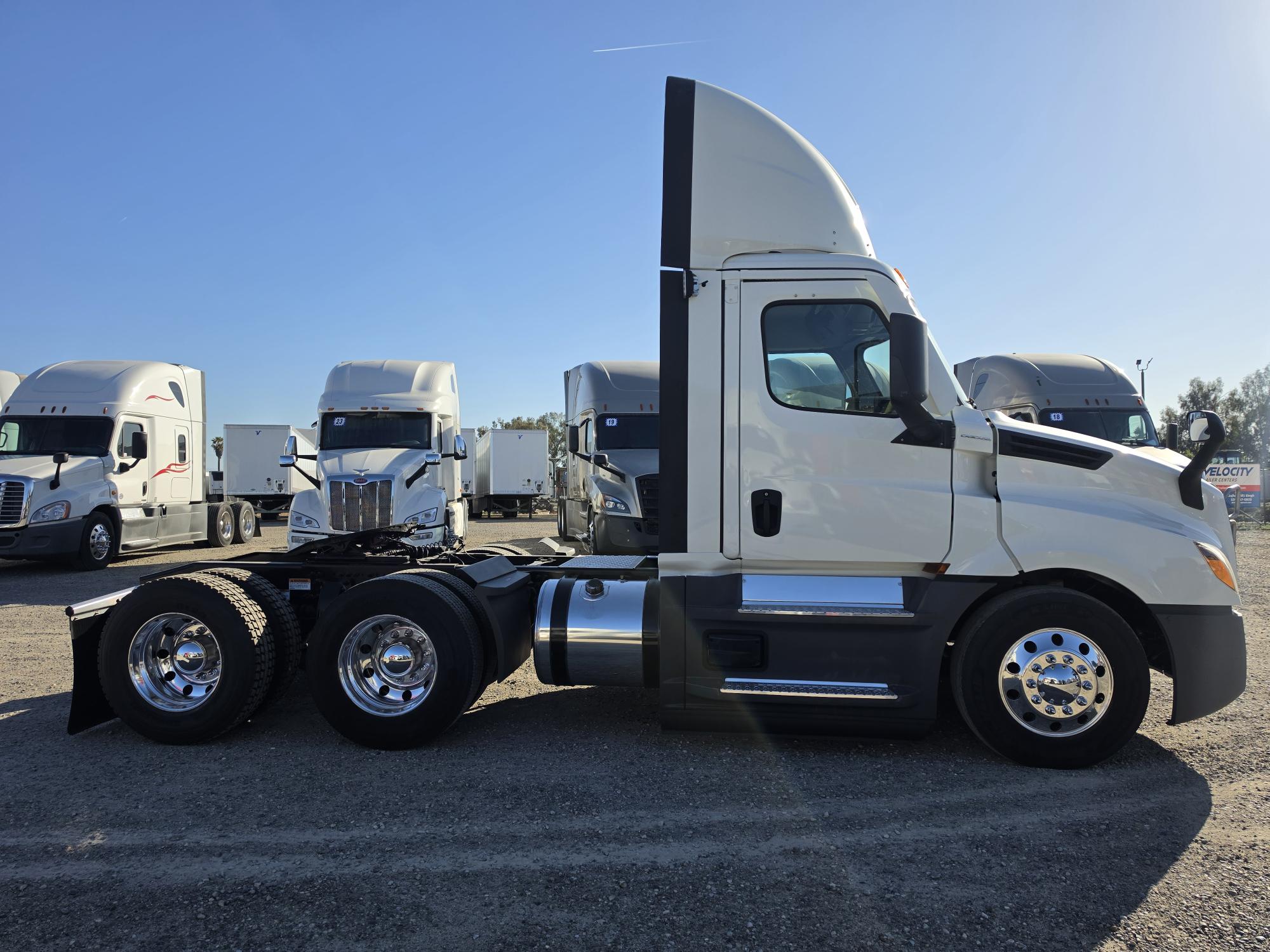 2022 FREIGHTLINER CASCADIA 126DC - image 7