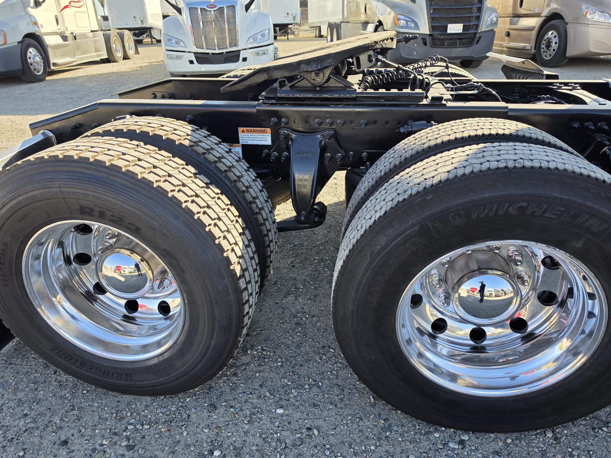 2022 FREIGHTLINER CASCADIA 126DC - image 19