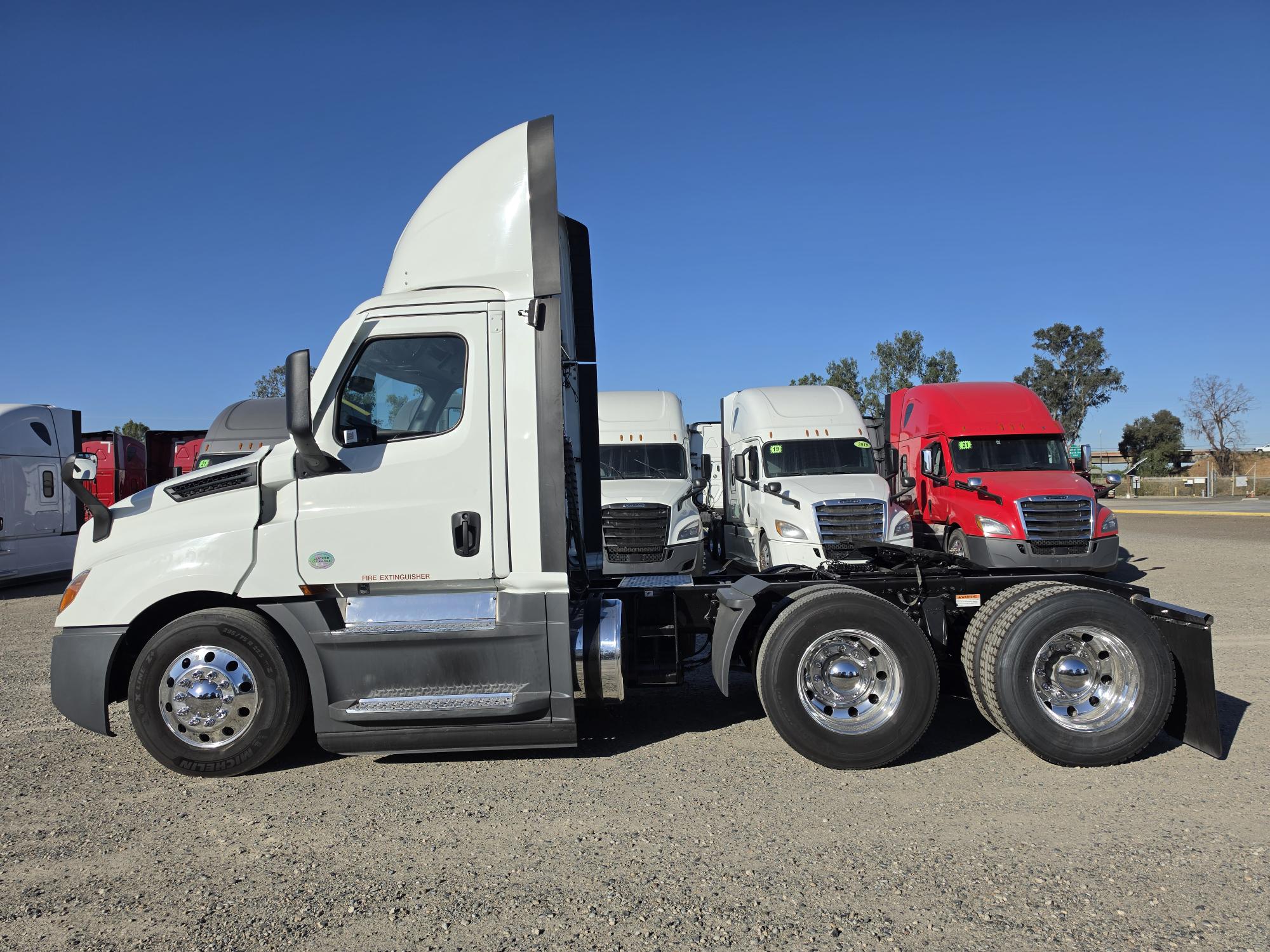 2022 FREIGHTLINER CASCADIA 126DC - image 3