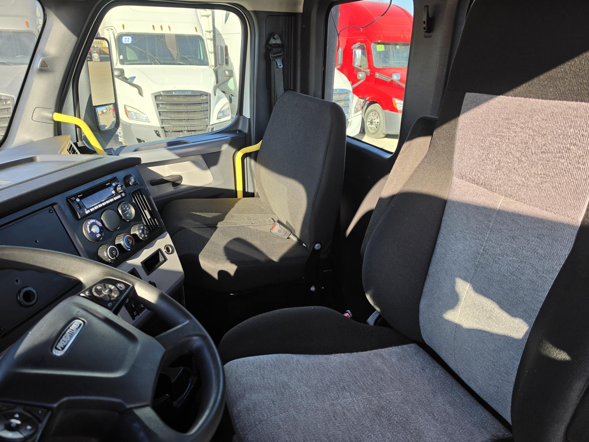 2022 FREIGHTLINER CASCADIA 126DC - image 16