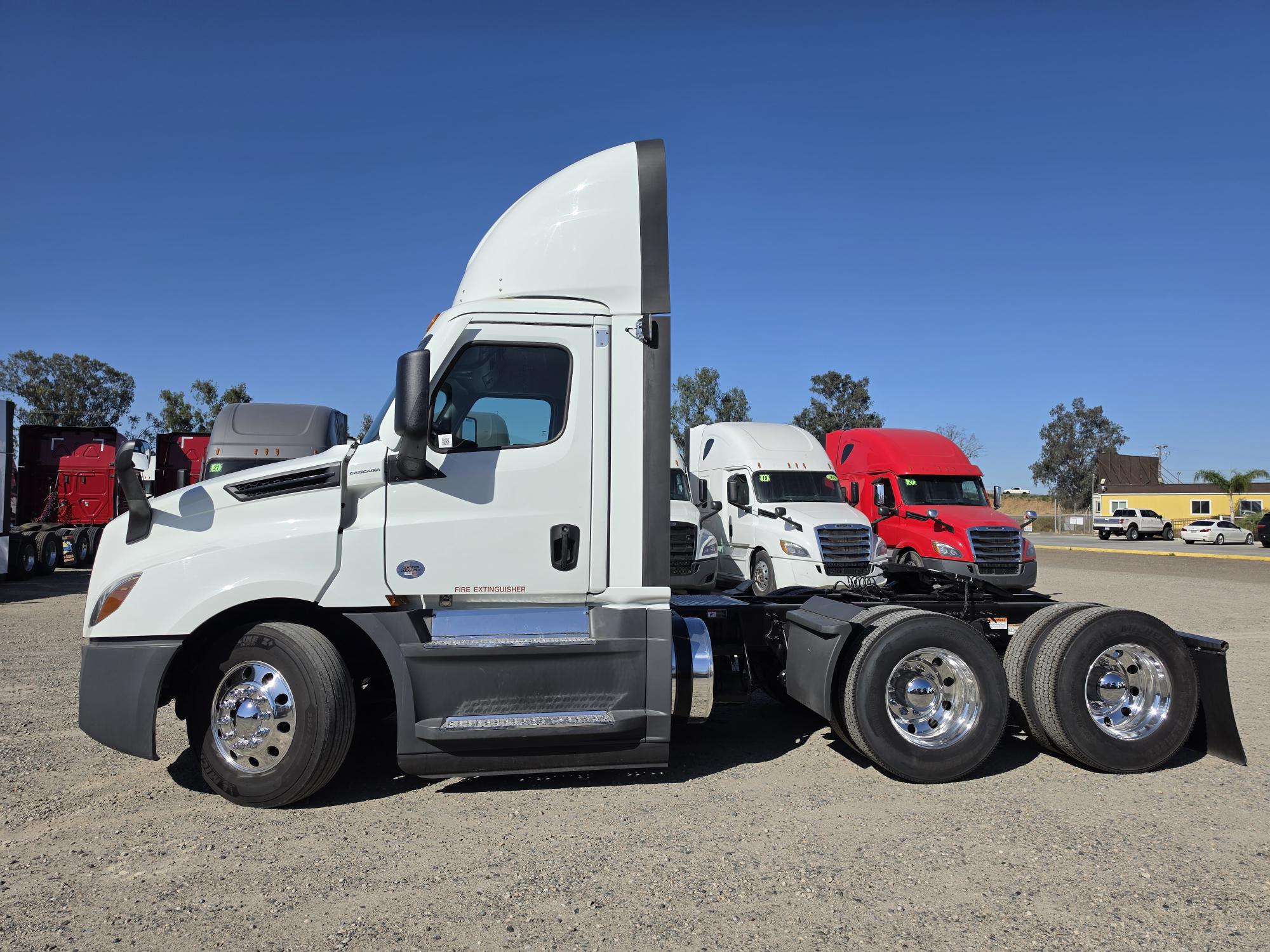 2022 FREIGHTLINER CASCADIA 126DC - image 3