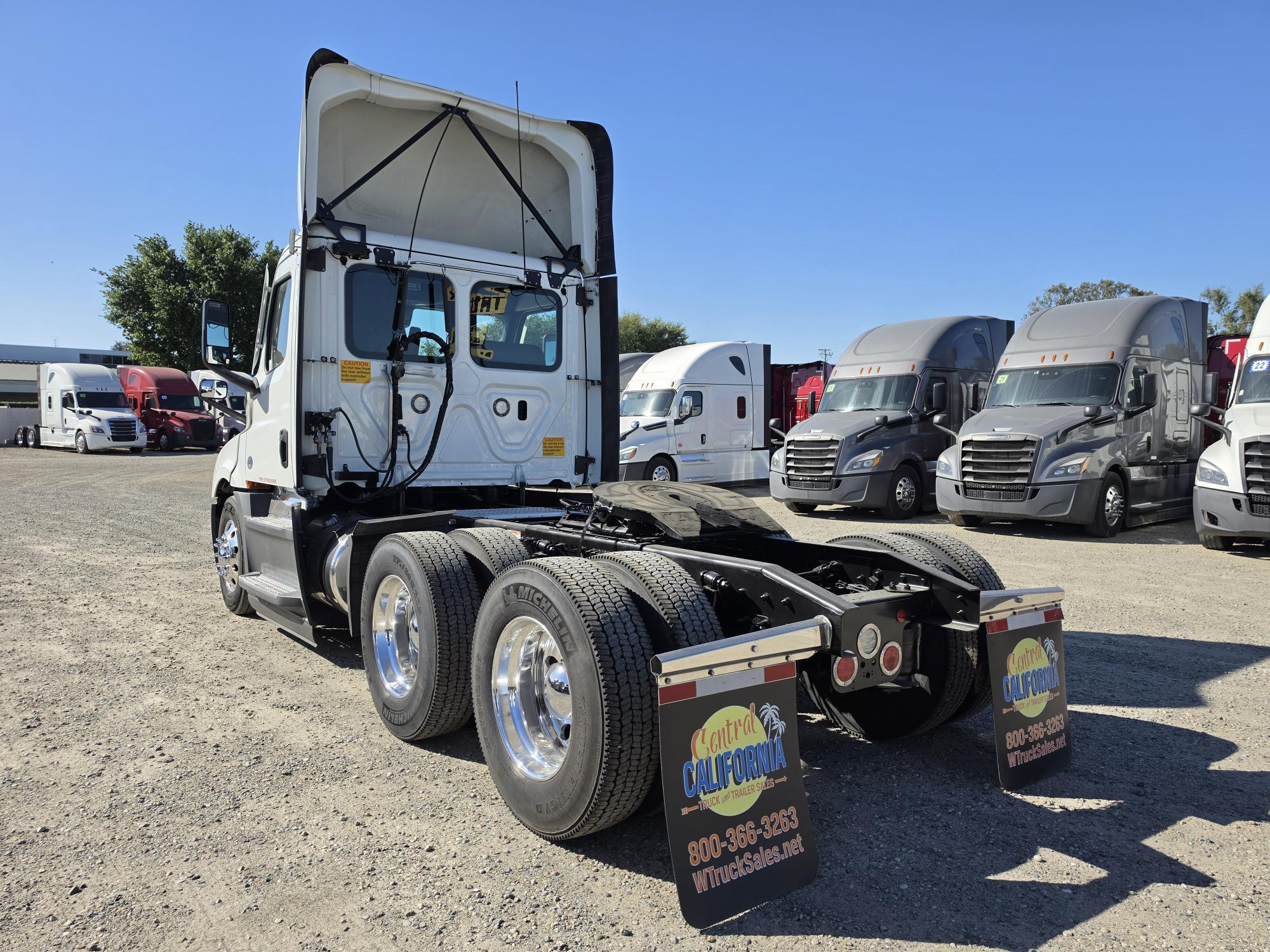 2022 FREIGHTLINER CASCADIA 126DC - image 4