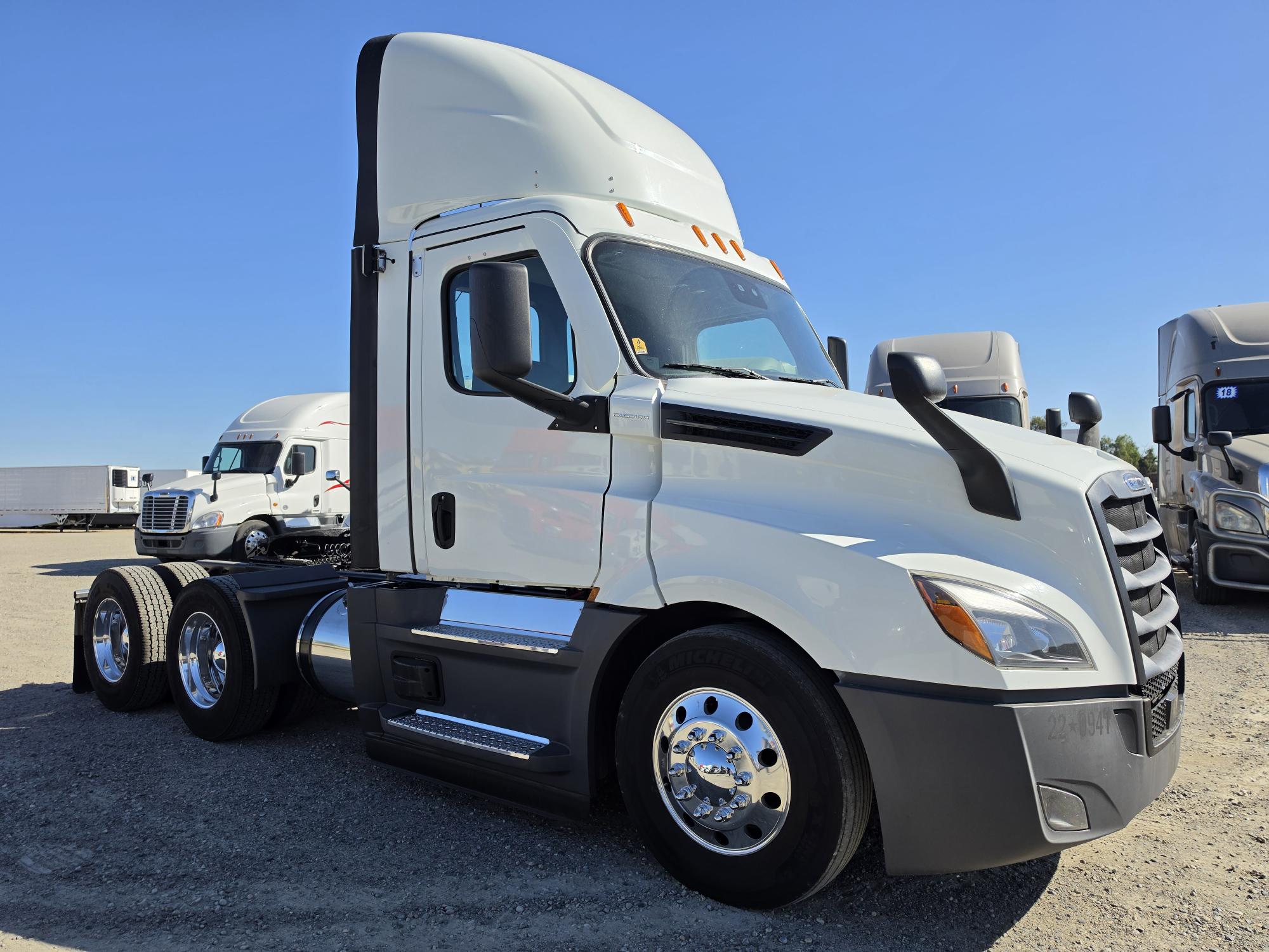 2022 FREIGHTLINER CASCADIA 126DC - image 8