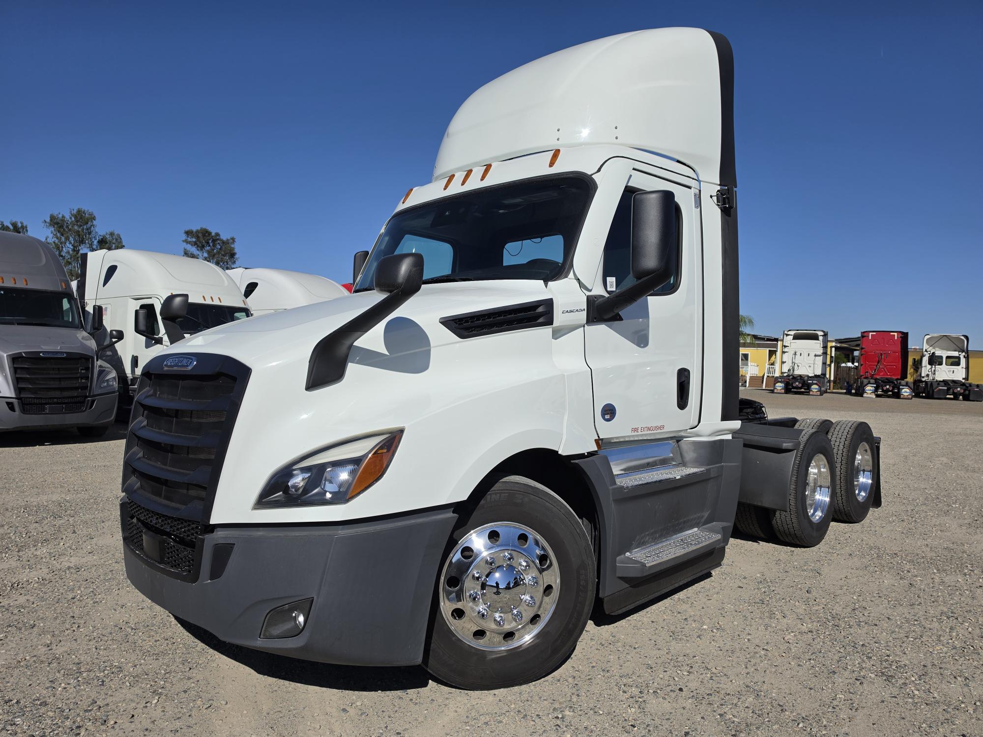 2022 FREIGHTLINER CASCADIA 126DC - image 1
