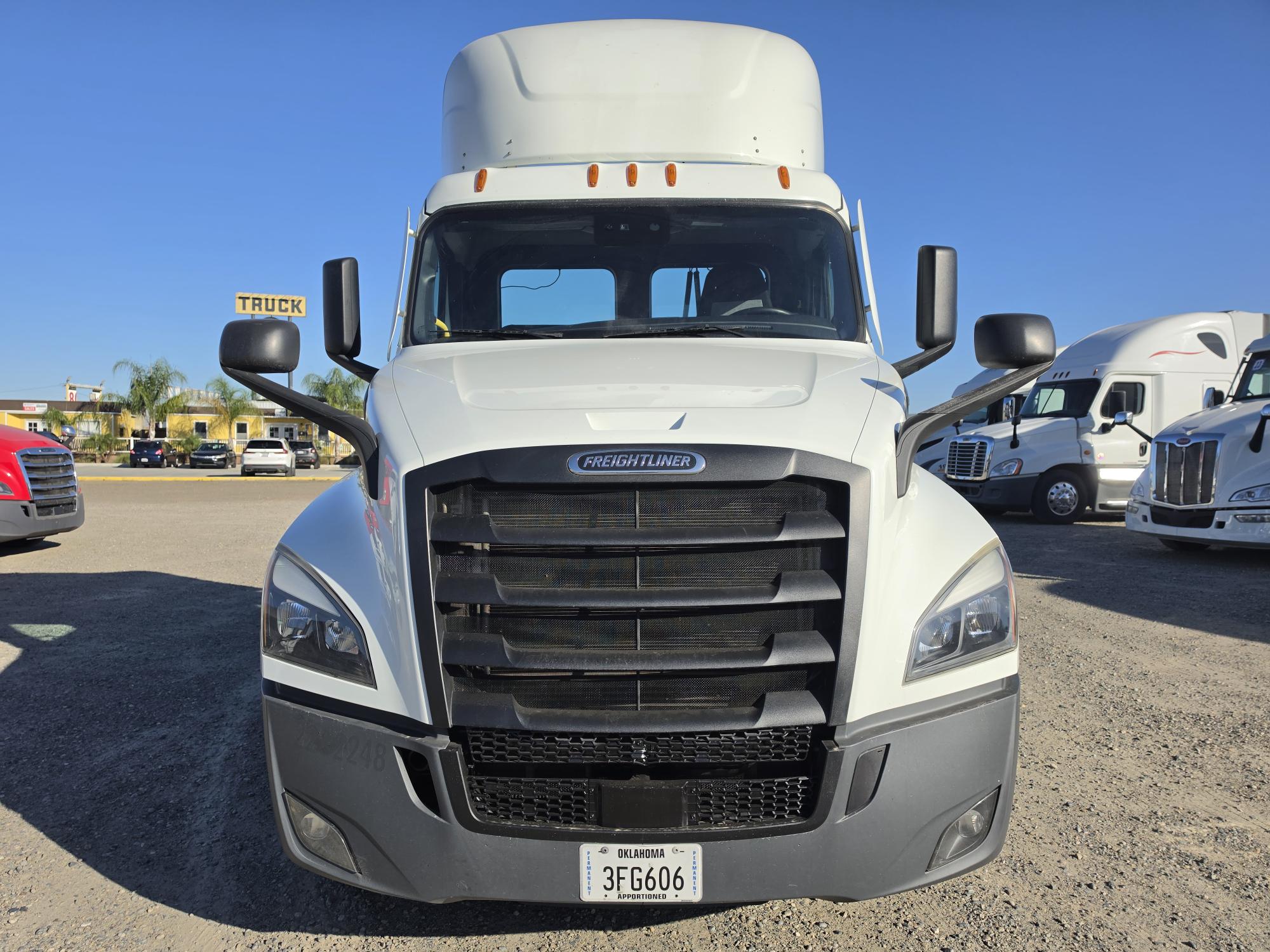 2022 FREIGHTLINER CASCADIA 126DC - image 2