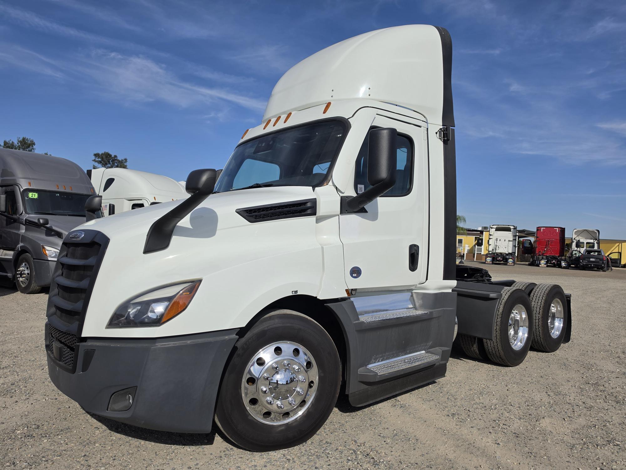 2022 FREIGHTLINER CASCADIA 126DC - image 1