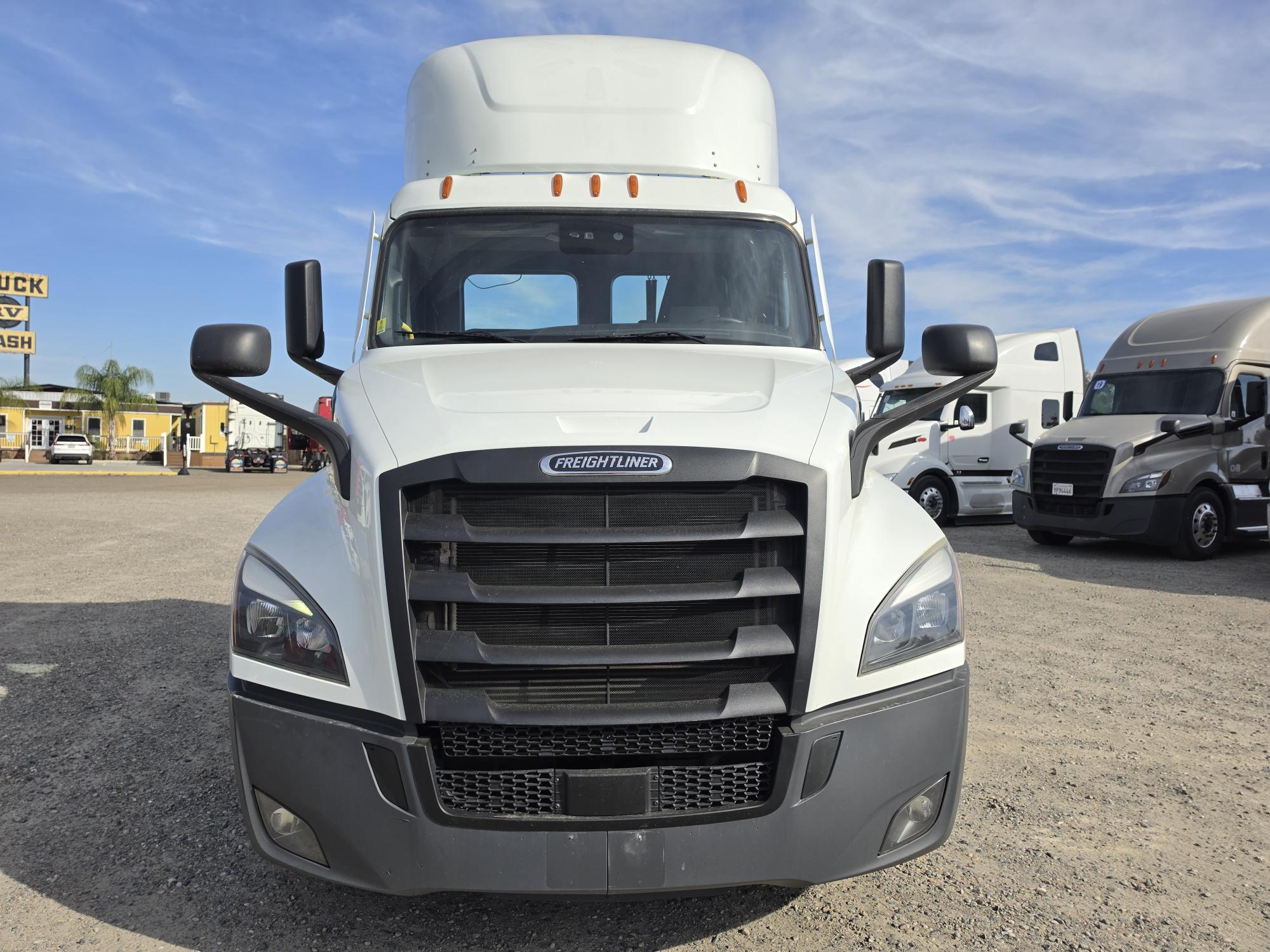 2022 FREIGHTLINER CASCADIA 126DC - image 2