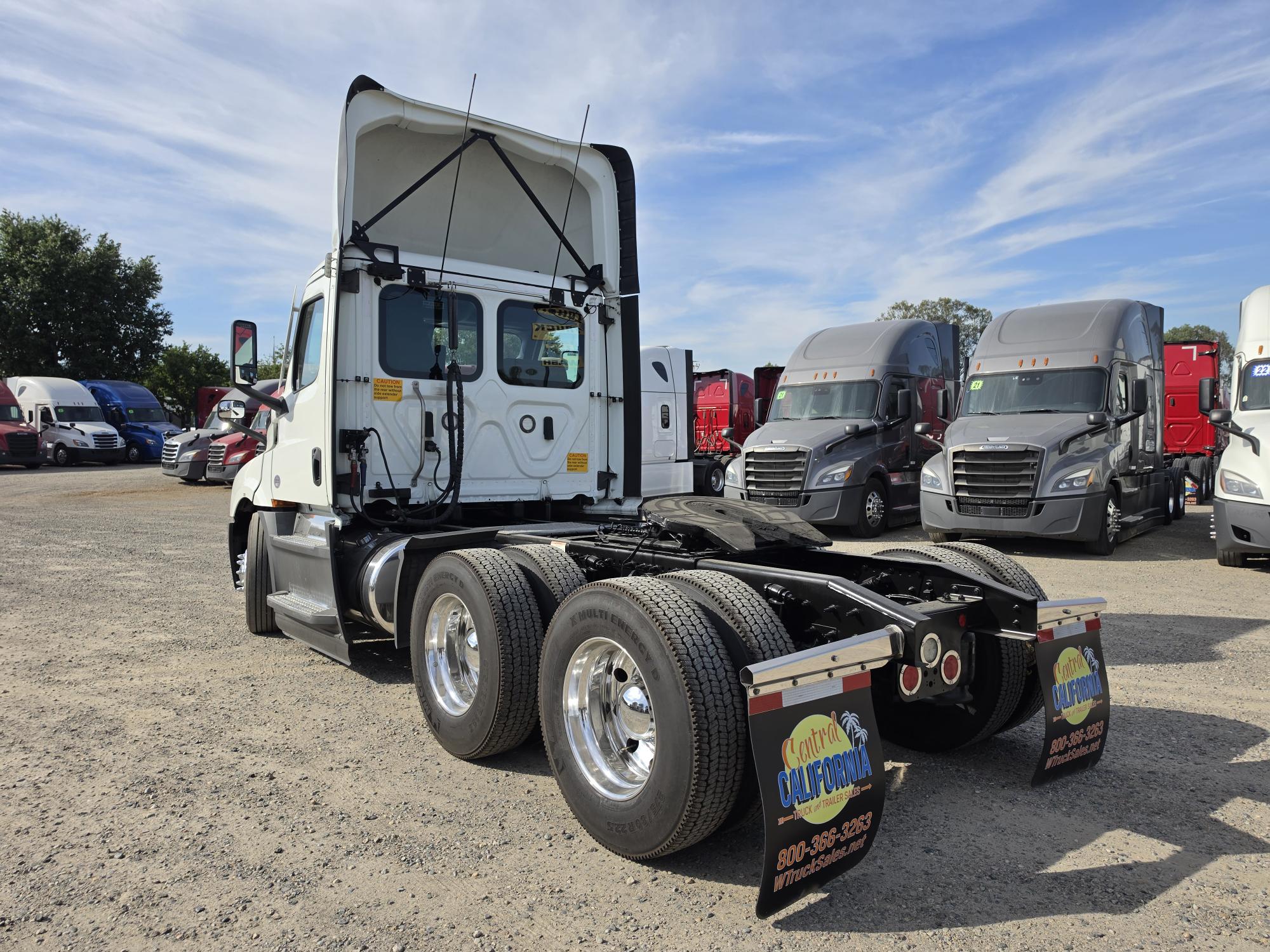 2022 FREIGHTLINER CASCADIA 126DC - image 4