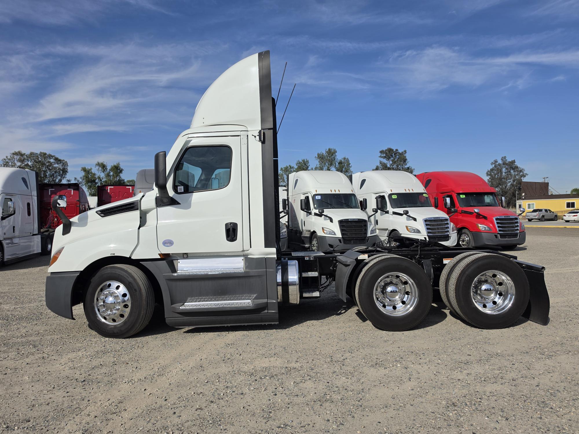 2022 FREIGHTLINER CASCADIA 126DC - image 3