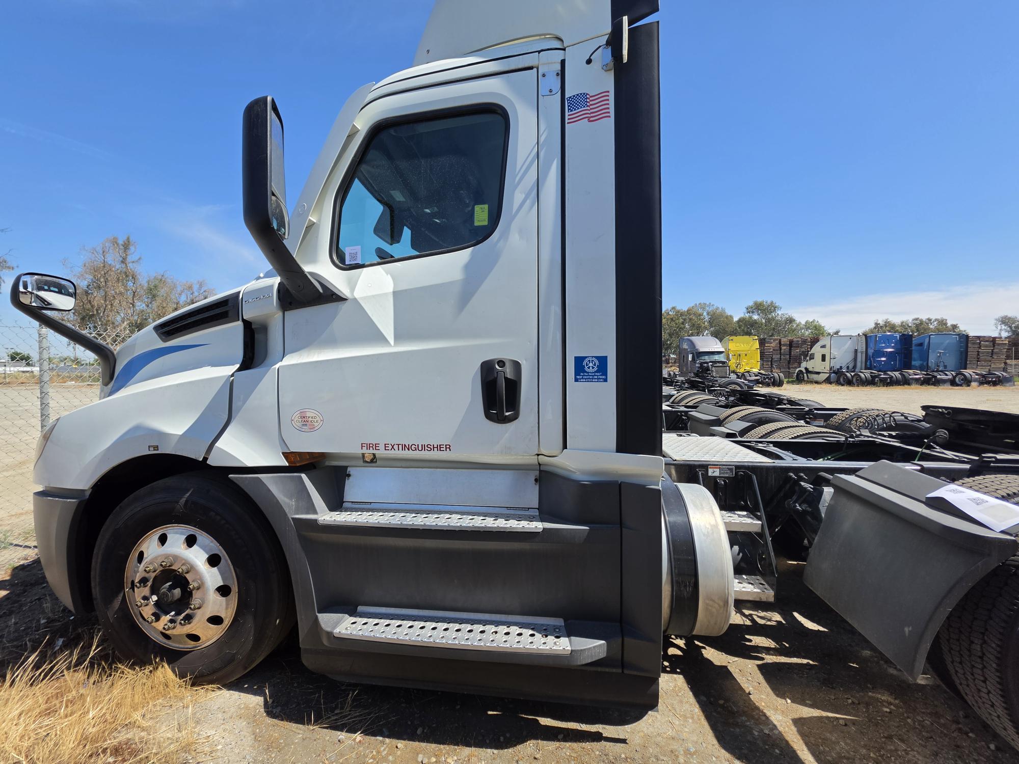 2022 Freightliner Cascadia in Fresno, CA — photo 4