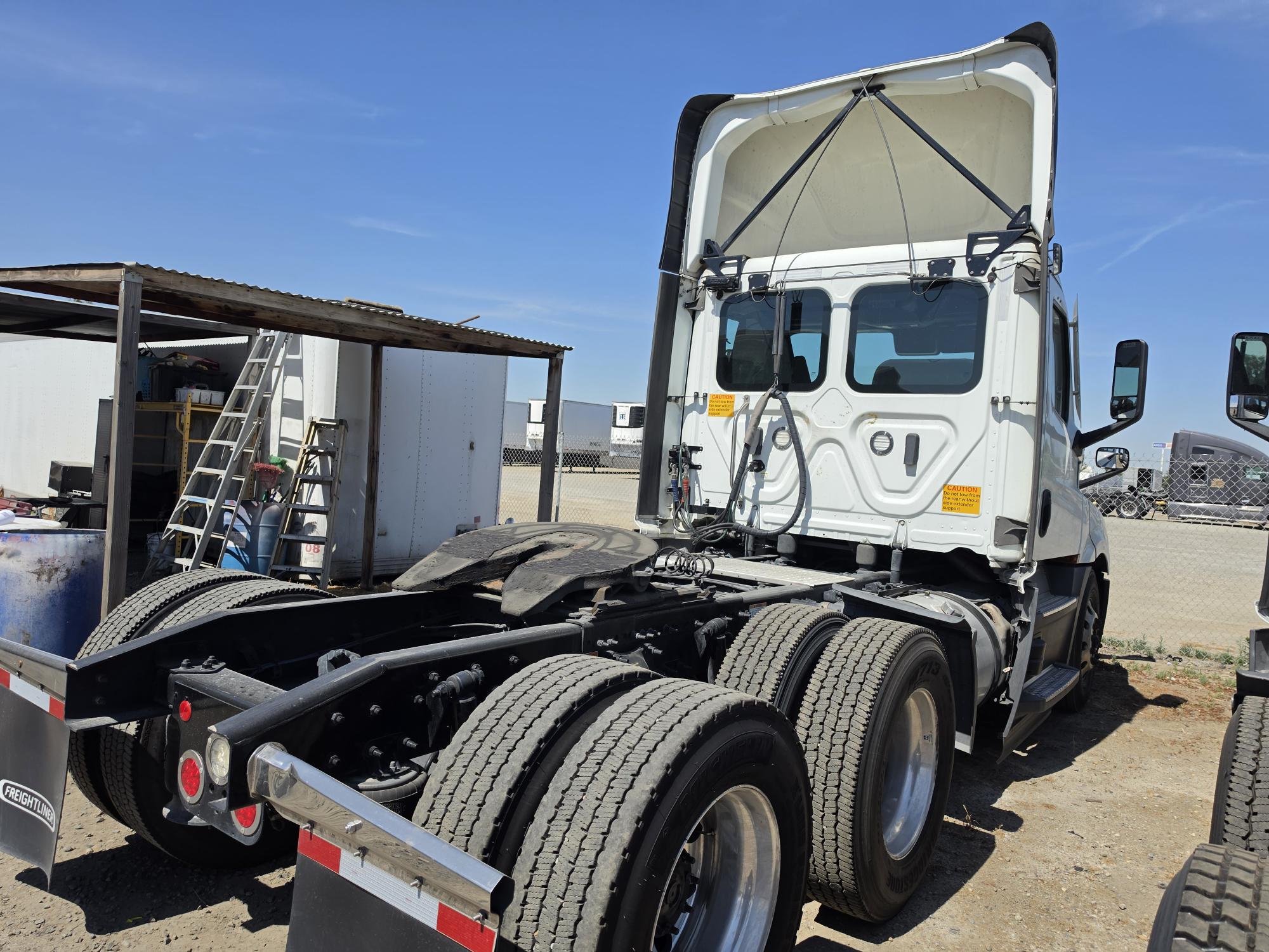 2022 Freightliner Cascadia in Fresno, CA — photo 5