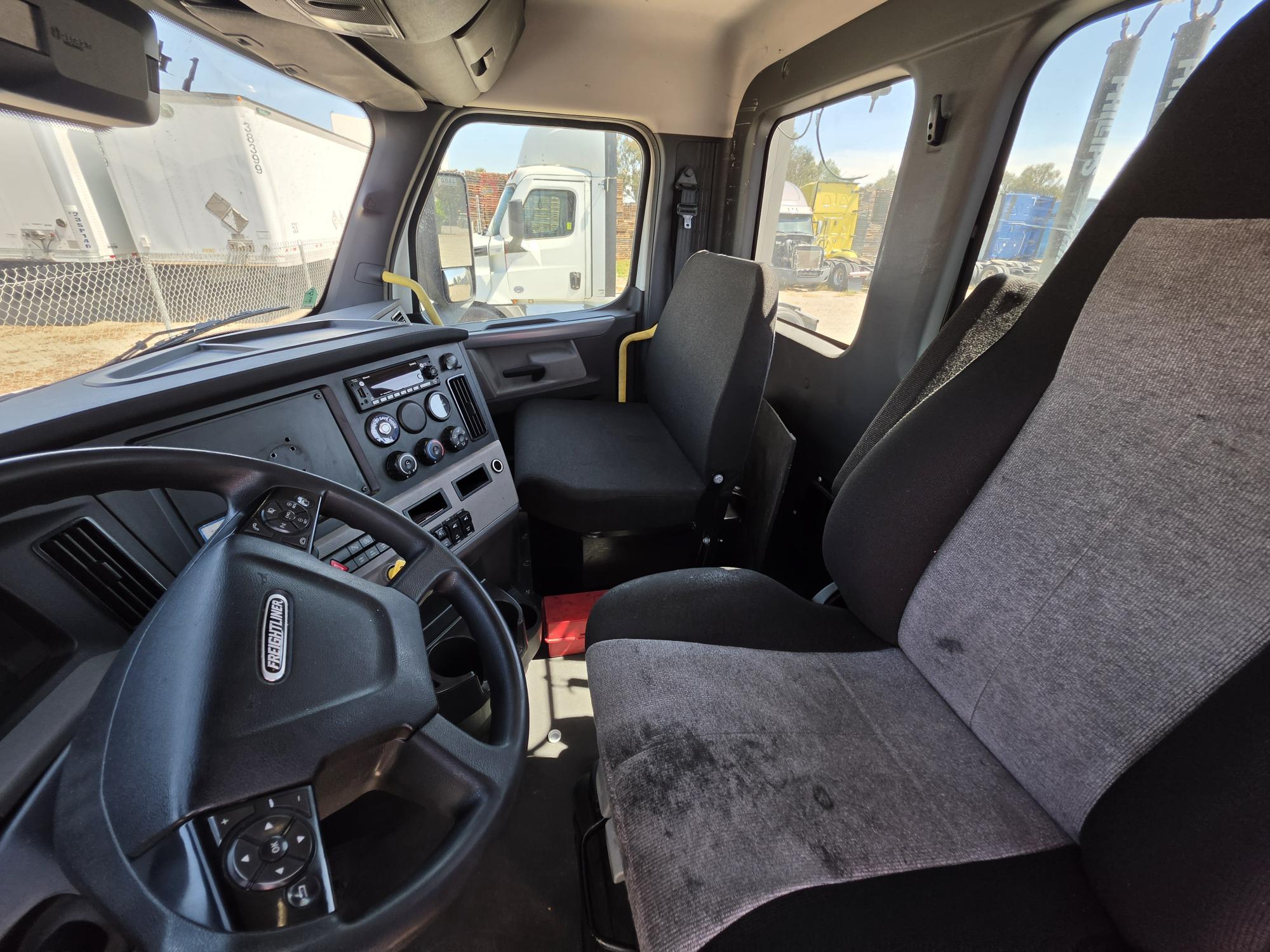 2022 Freightliner Cascadia in Fresno, CA — photo 6