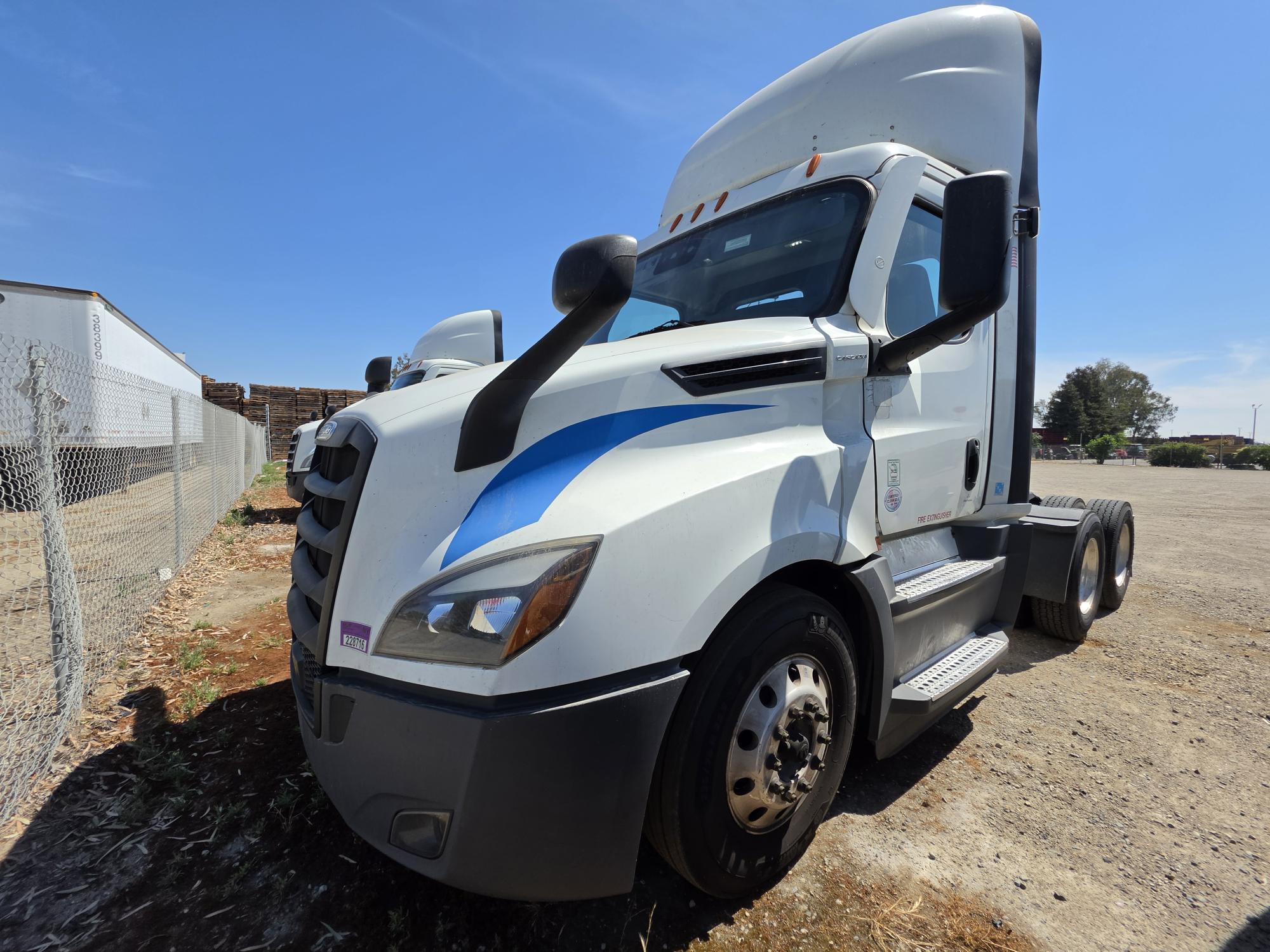 2022 Freightliner Cascadia in Fresno, CA