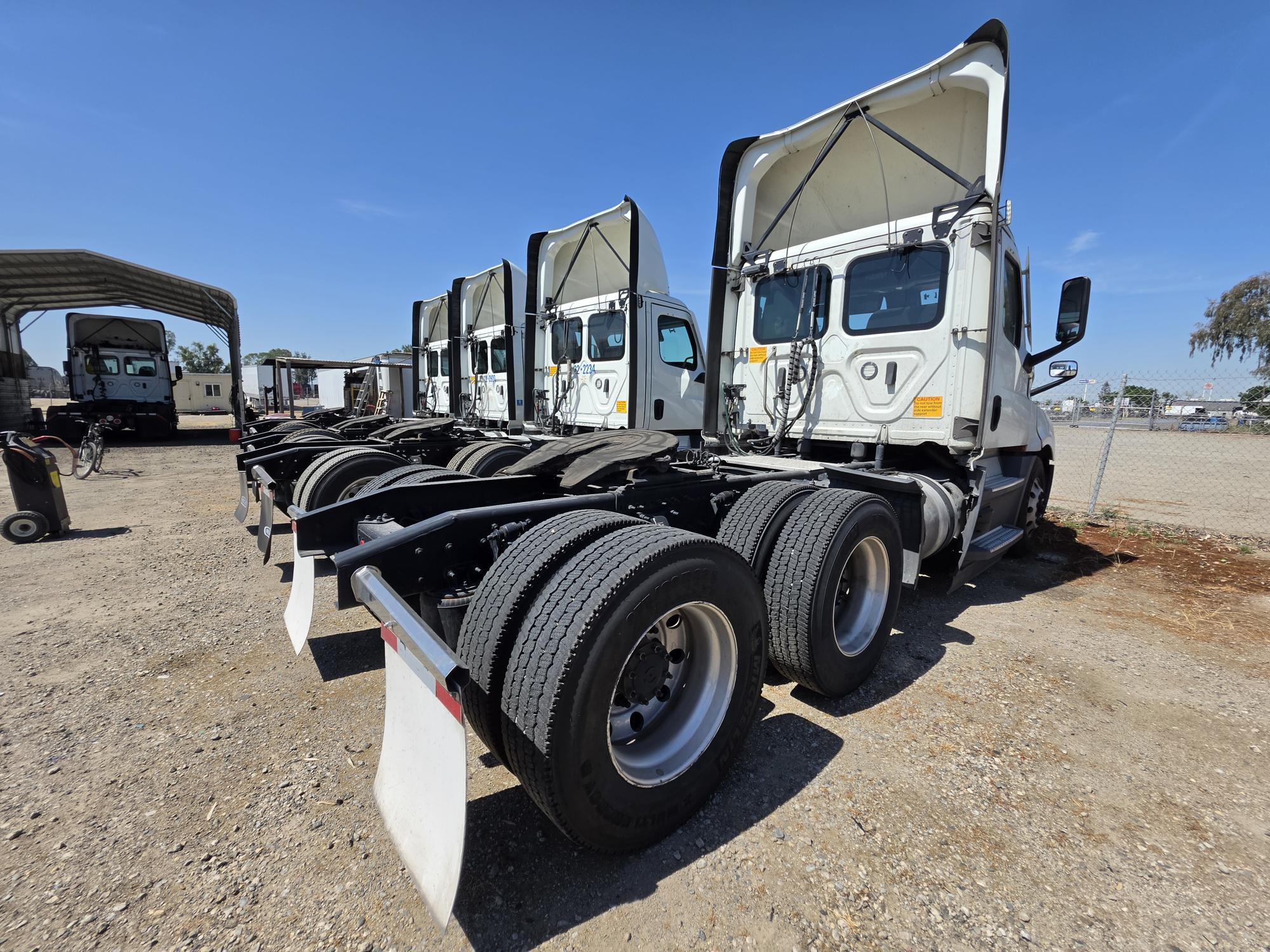 2022 Freightliner Cascadia in Fresno, CA — photo 4