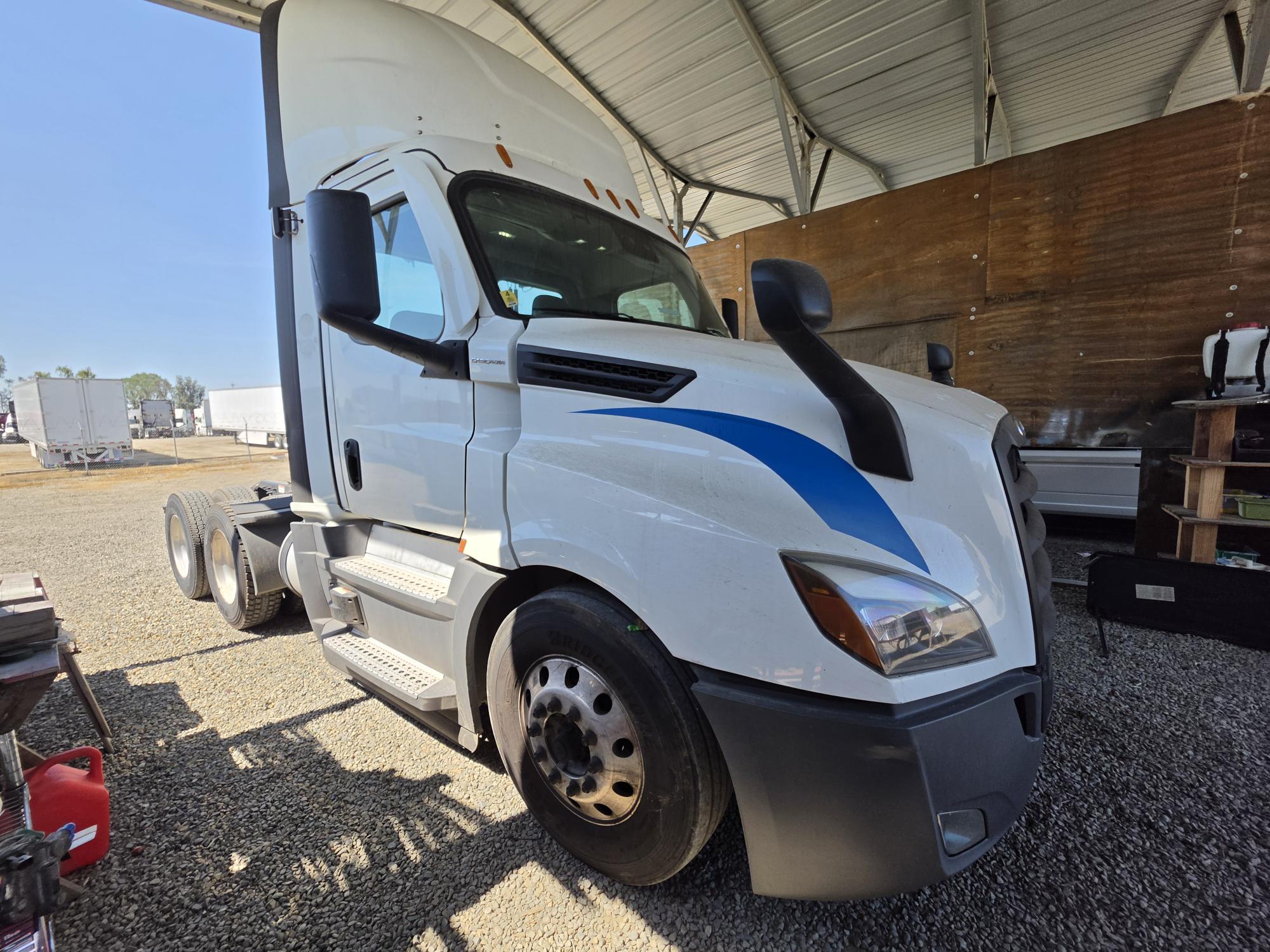 2022 Freightliner Cascadia in Selectrucks Fontana, CA — photo 2