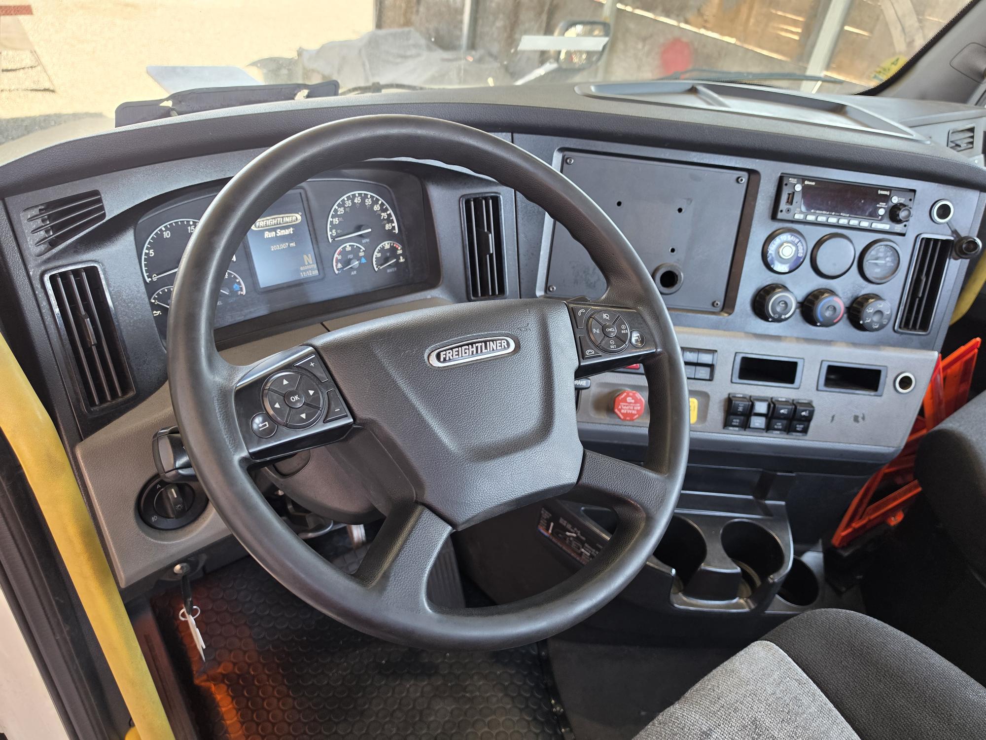 2022 Freightliner Cascadia in Selectrucks Fontana, CA — photo 8