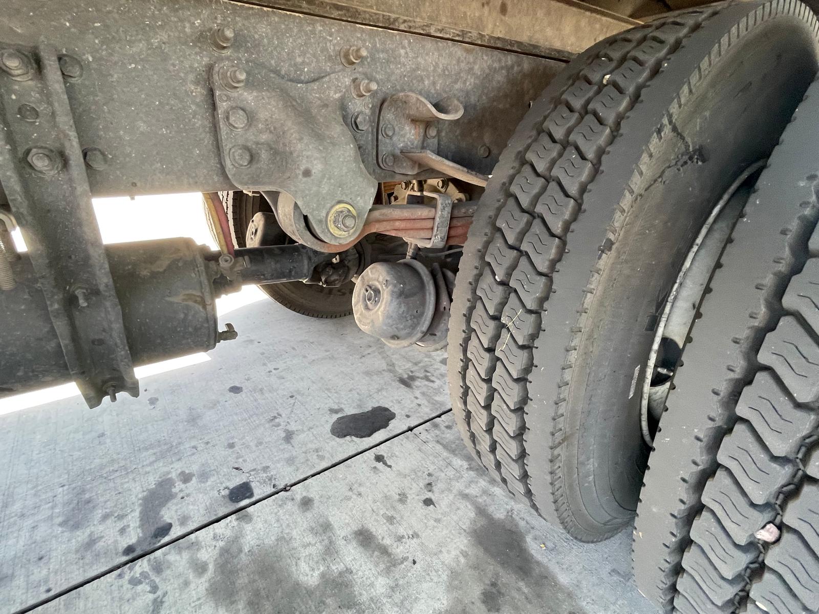 2015 FREIGHTLINER M2 26K Box Truck - image 5