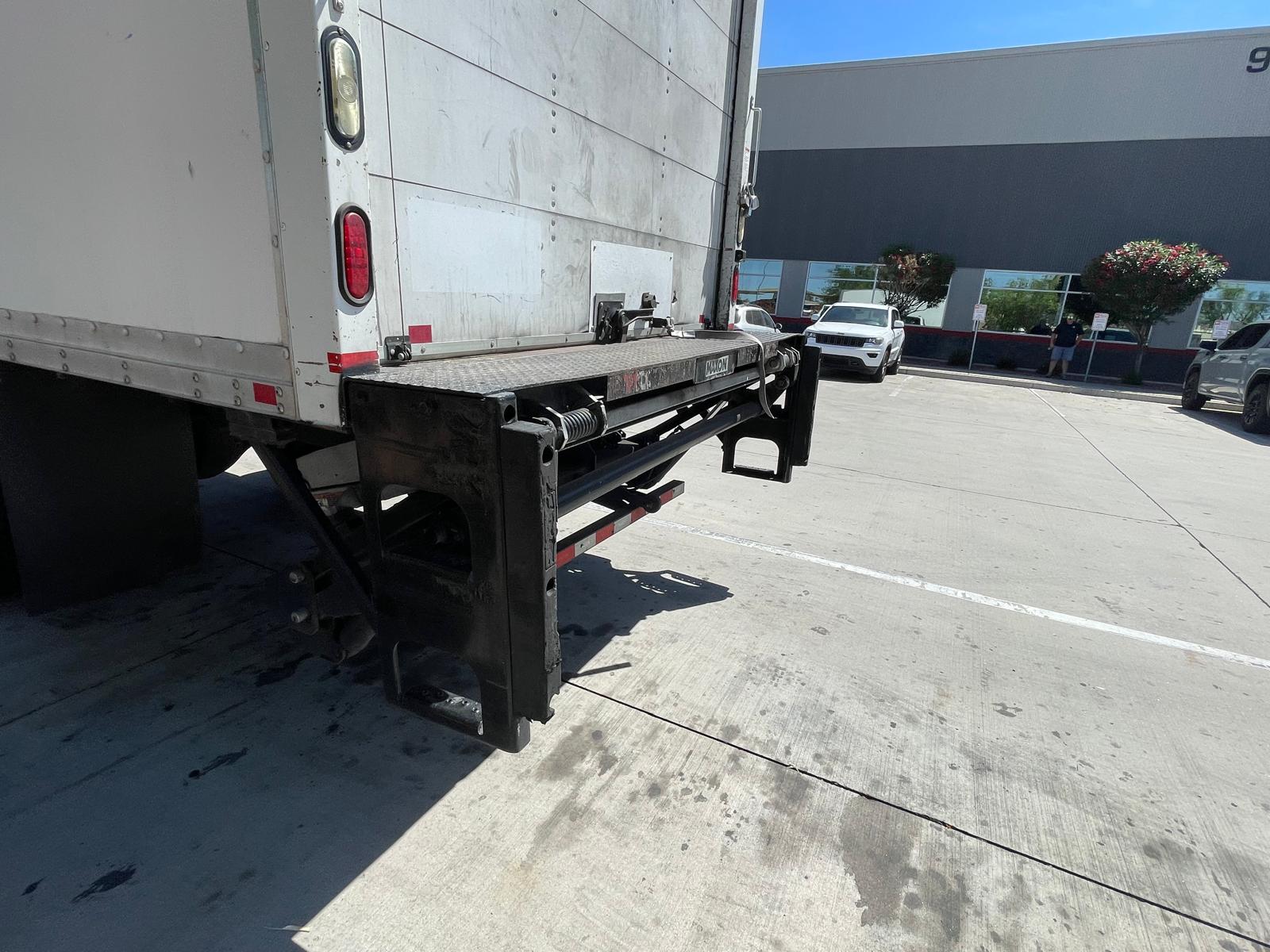 2015 FREIGHTLINER M2 26K Box Truck - image 10