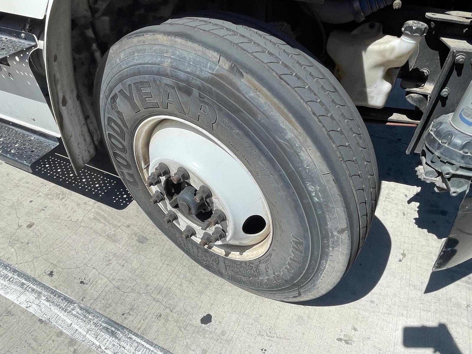 2015 FREIGHTLINER M2 26K Box Truck - image 31