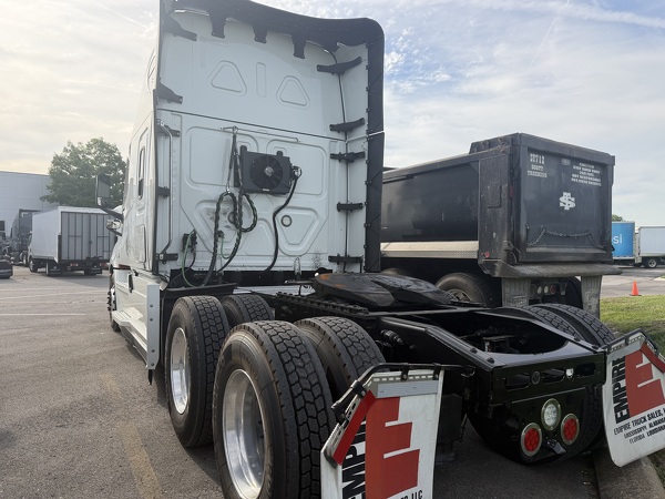 FREIGHTLINER CASCADIA 126SLP 2023 2