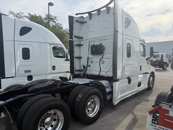FREIGHTLINER CASCADIA 126SLP 2023 5